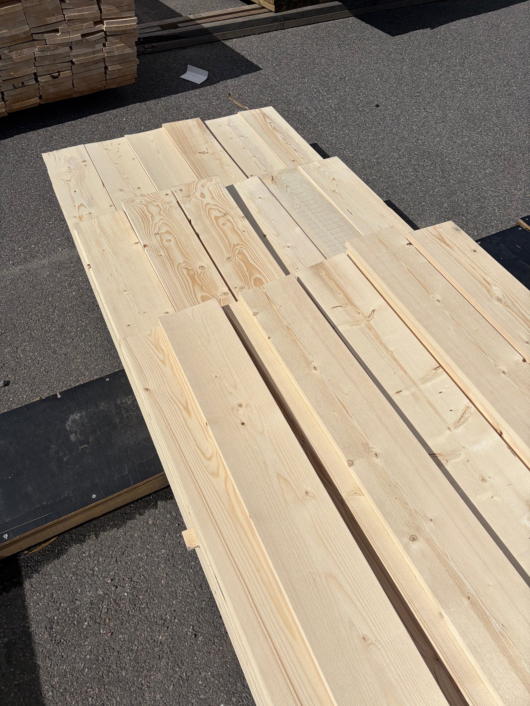 Paket Finsågade Brädor 22x170mm, 77st 4,20–5,40m (Andra sortering)