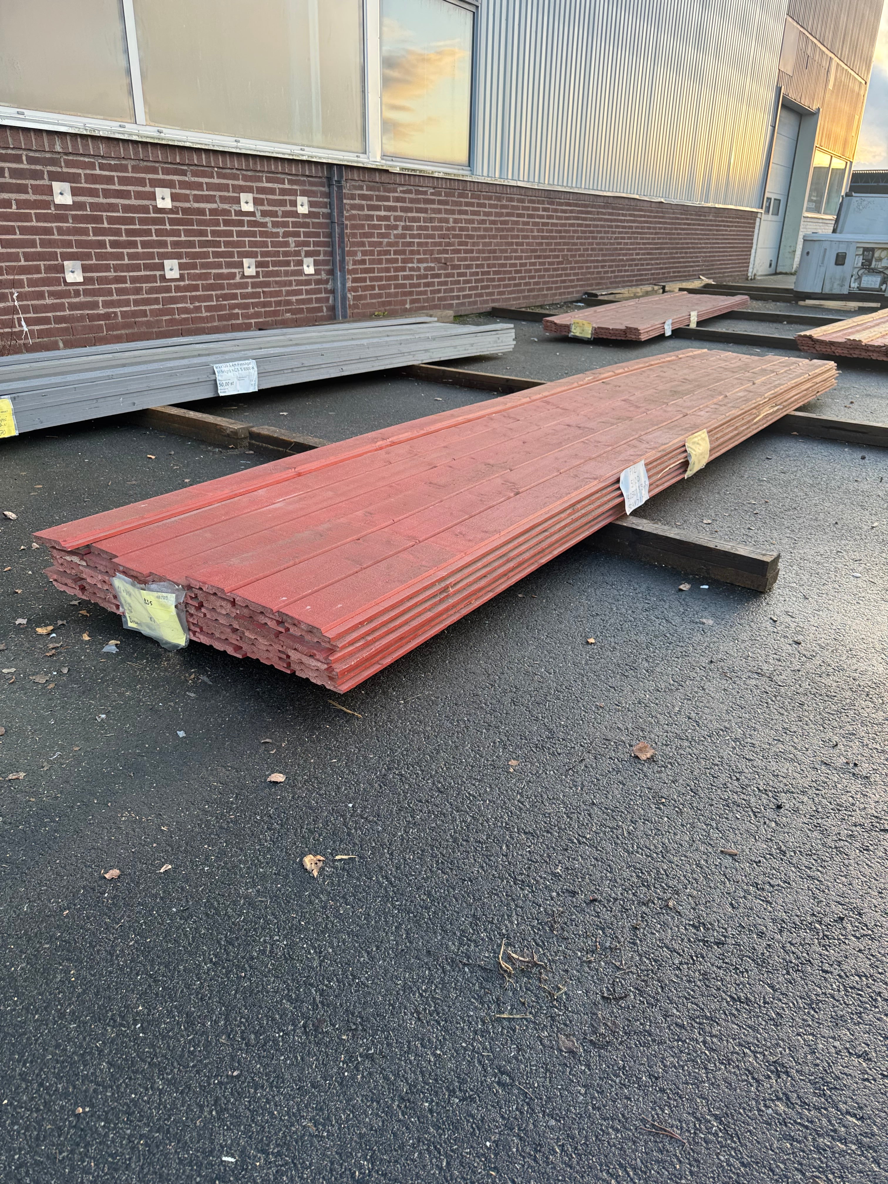 Paket Ytterpanel Falsad Enkelfas 21x147 mm – 46 st (5,10 m, Brandröd)