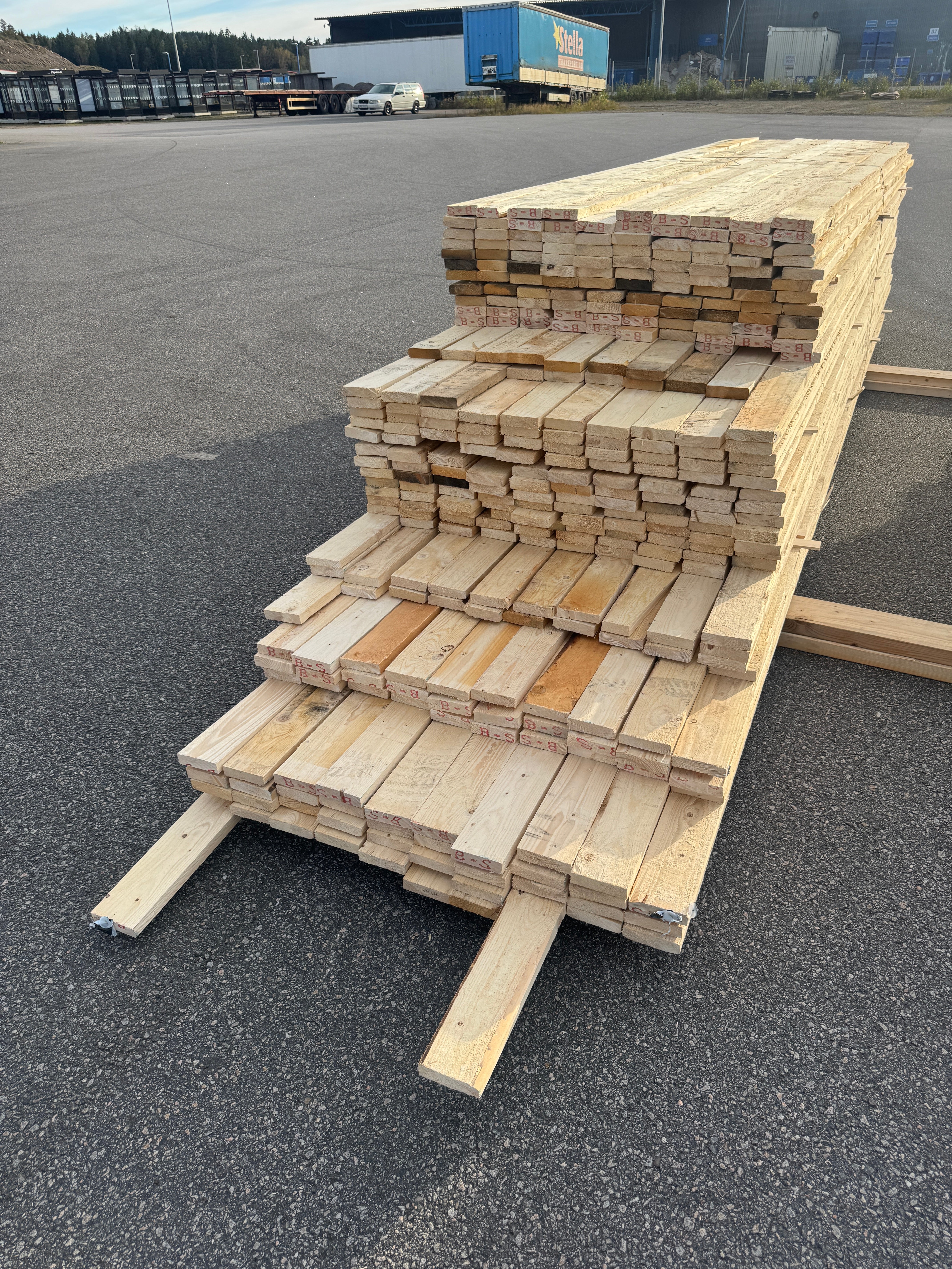 Paket Brädor 22x100mm Råsågad – 323 st (3,6–5,4 m, gran, obehandlad)