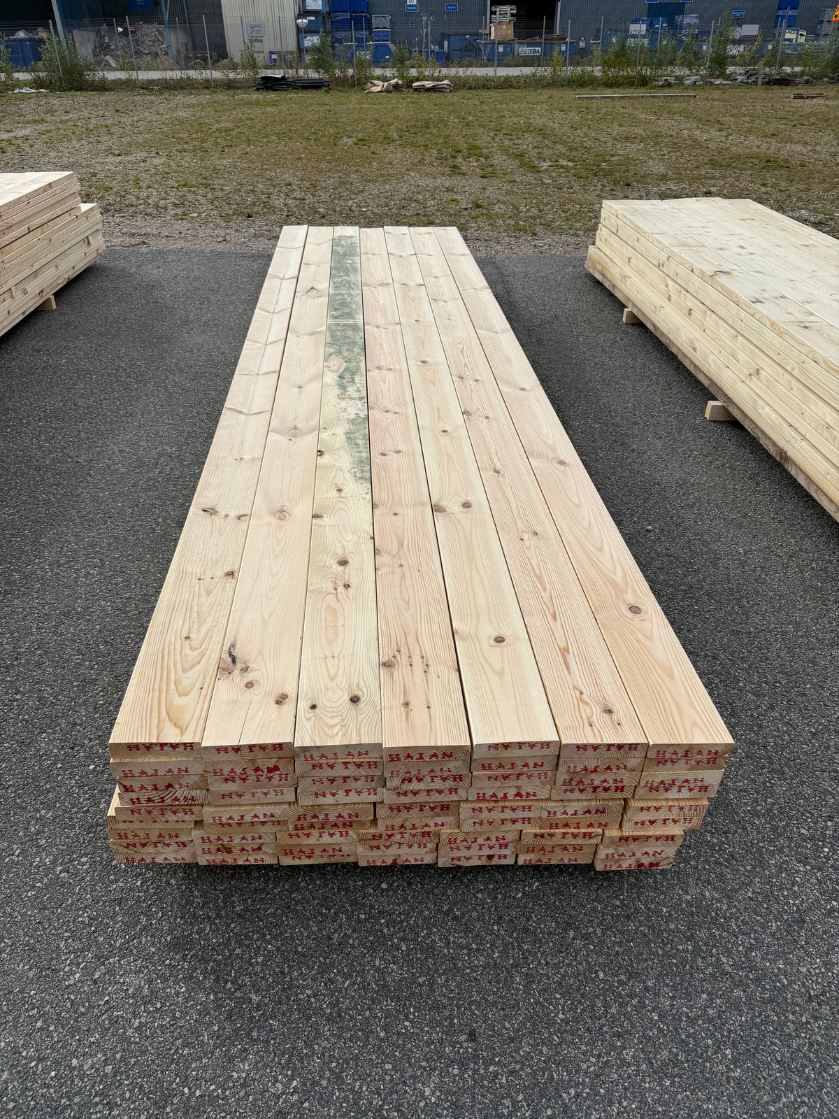 Paket Hyvlade Furu Brädor 36x148mm 4,20–4,50m – 63st (Andra sortering)