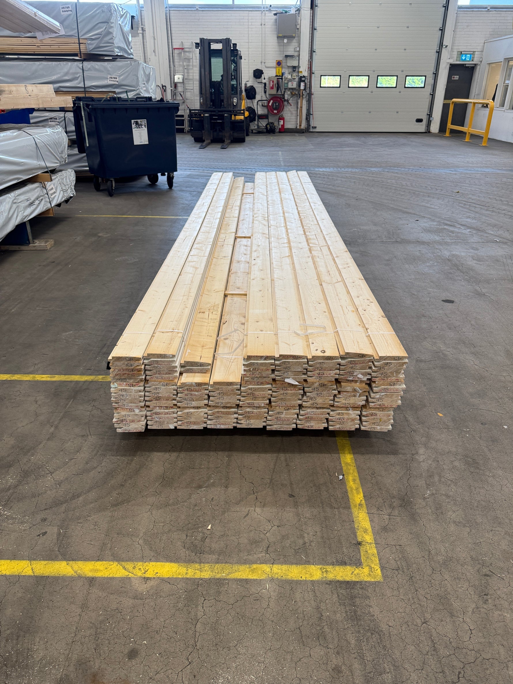 Paket Ytterpanel Enkelfas Halvspont 22x120mm, 4,50m, 127st – Grundmålad