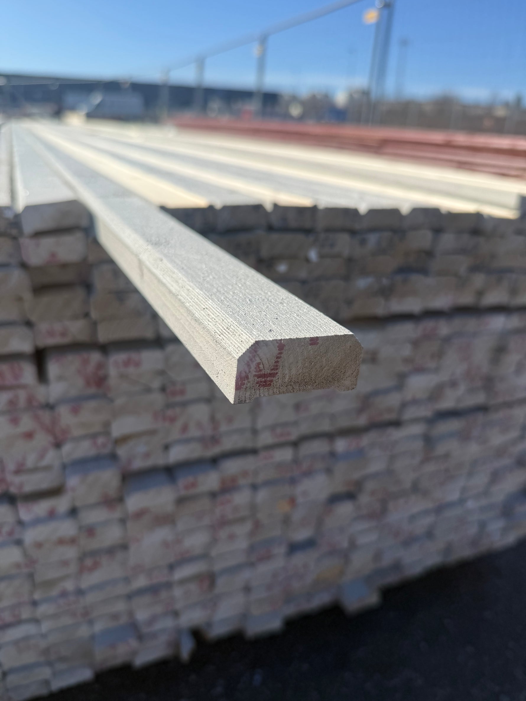 FÄRG? Paket lockläkt 22x45mm Gran MTO NCS mel Pc 4.80m 558st klibbig ljusgrå ingen färgkod - Spirec