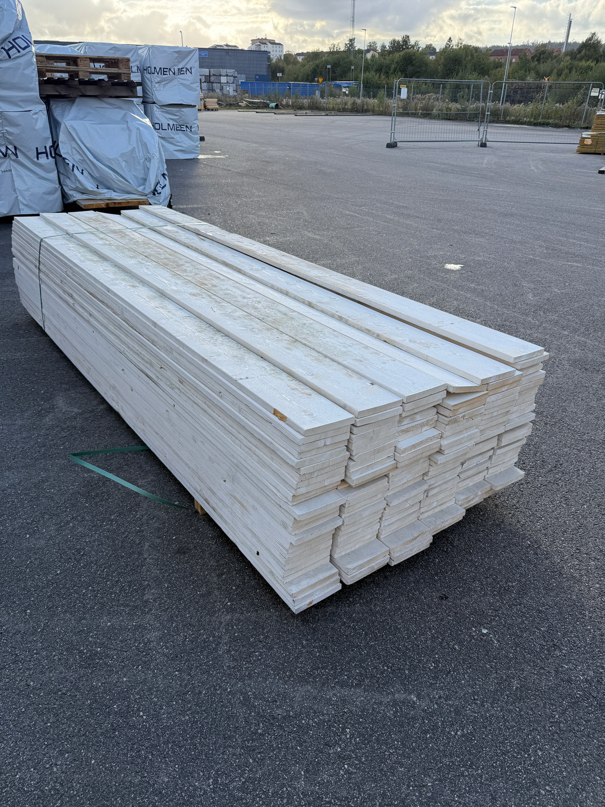 Paket Grundmålade Brädor 22x170mm 3,30m 153st (Fuktskadad)