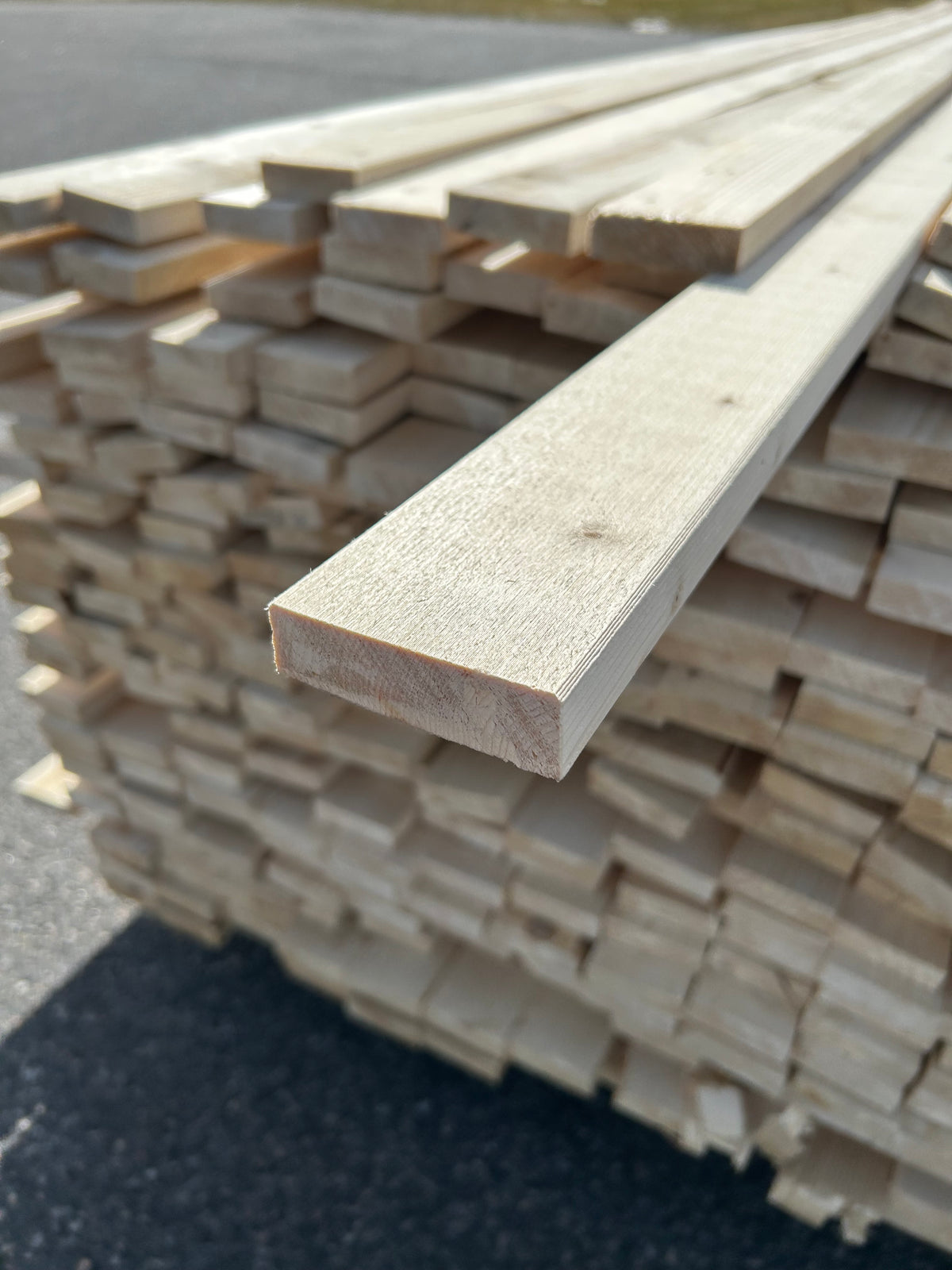 Parti Finsågade Brädor 22x70 mm – 3,60–4,80 m (Andra sortering)