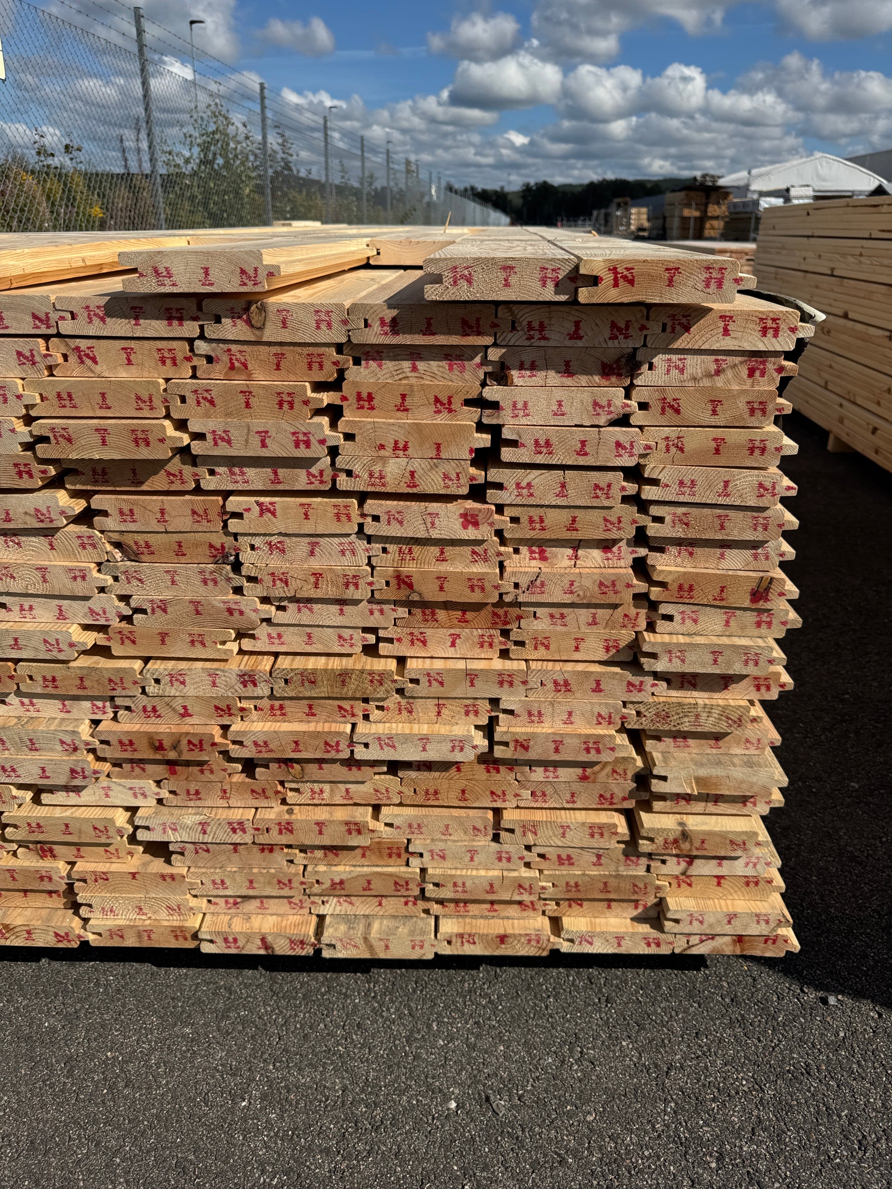 Paket Hyvlad Panel med Spont 34x145 – 165st – 4.20 m – ANDRASORTERING