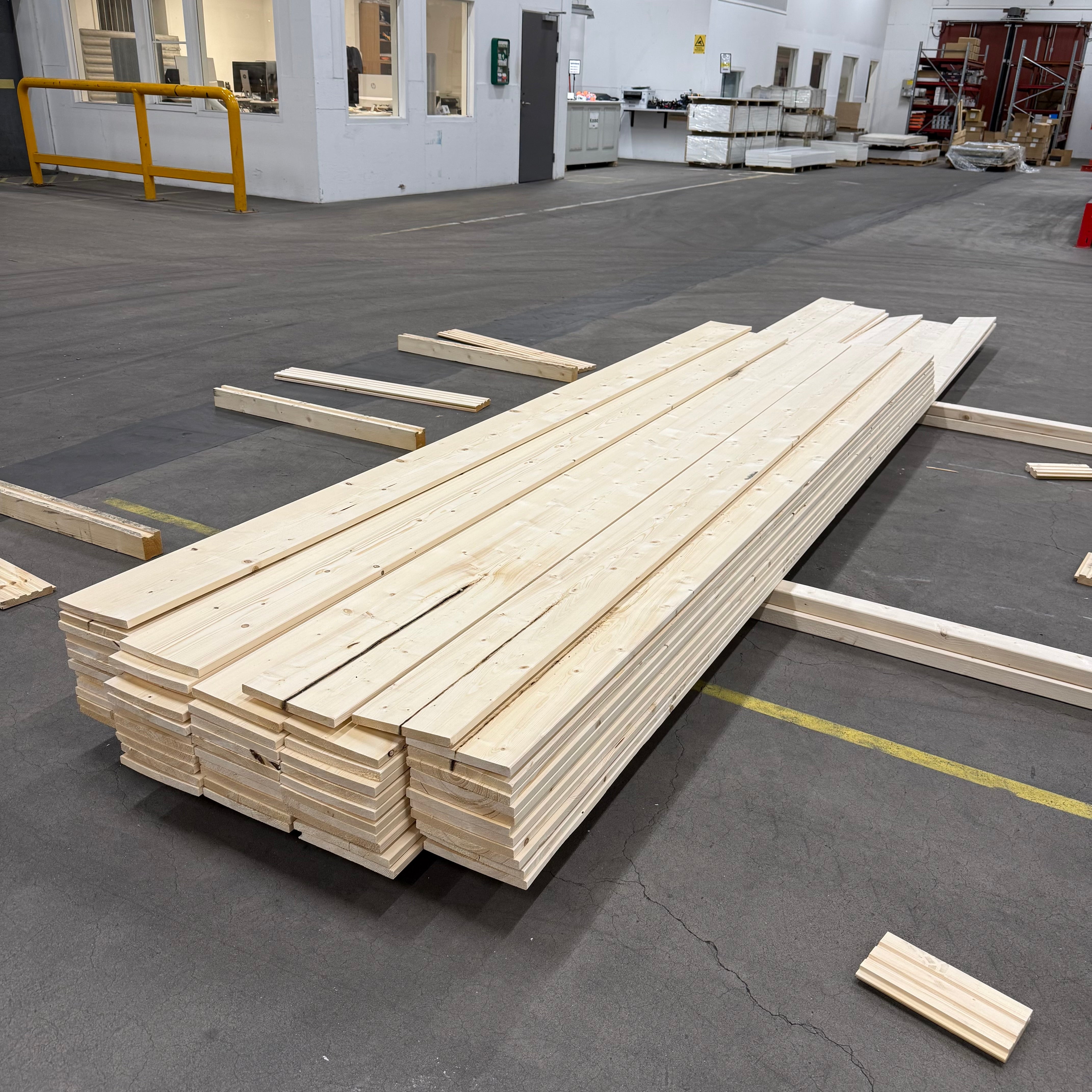 Paket Hyvlade Brädor 18x195mm – 56 st (3,3–5,5 m, gran, utskott)