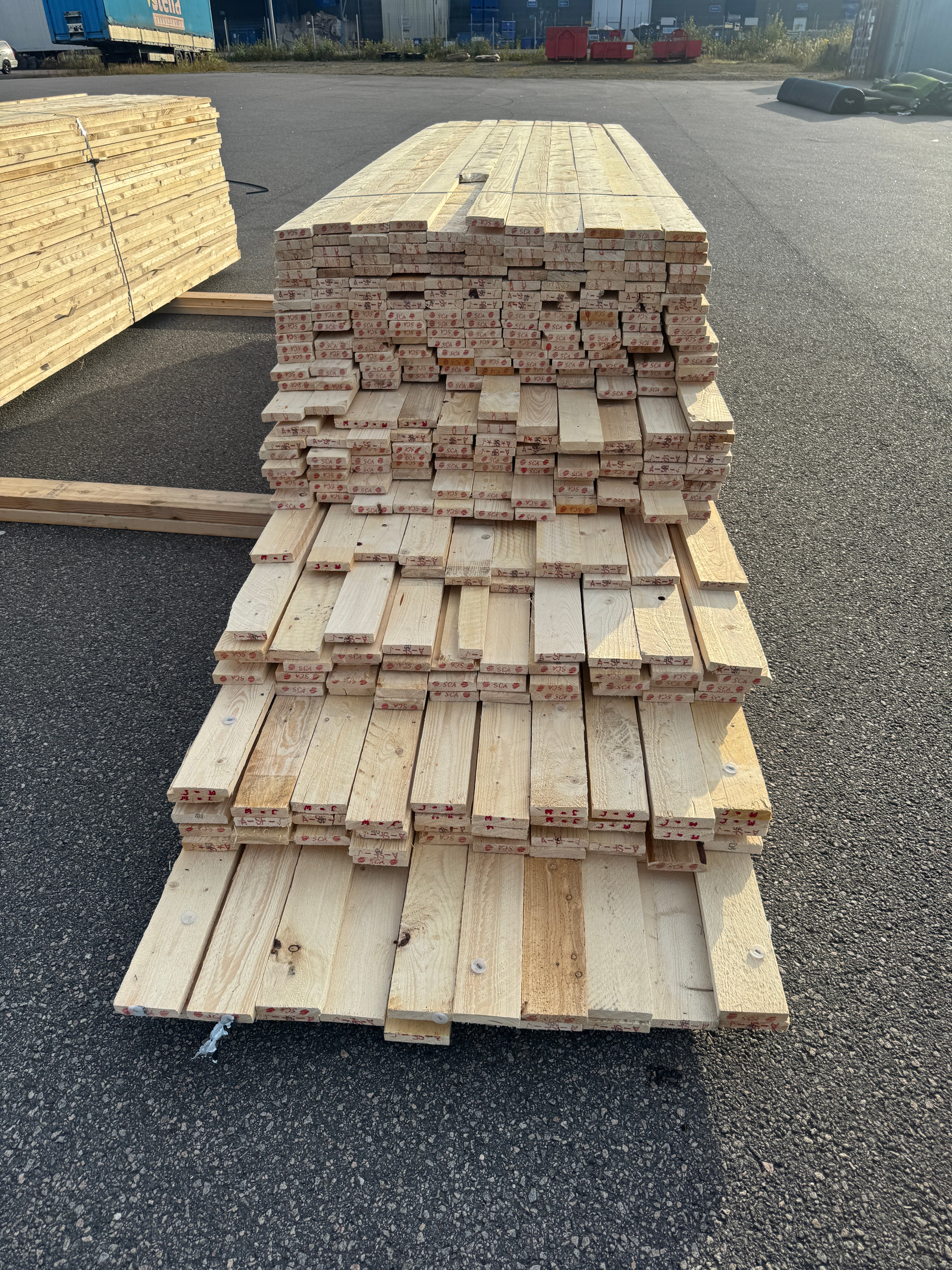 Paket Brädor 22x100mm Råsågad – 365 st (3,6–5,4 m, gran, obehandlad)