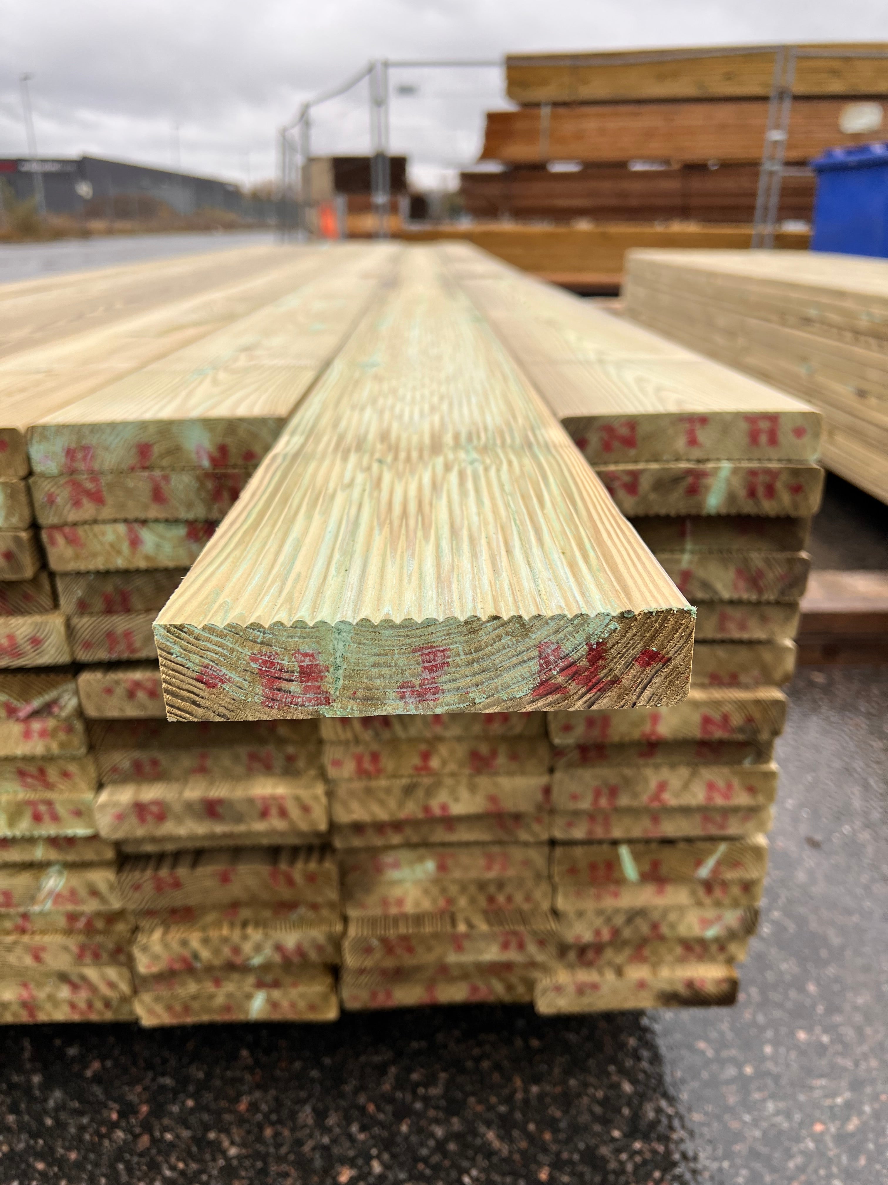 Paket Trall Rillad 28x145mm – 105 st 4.20m Tryckimpregnerad B-sort