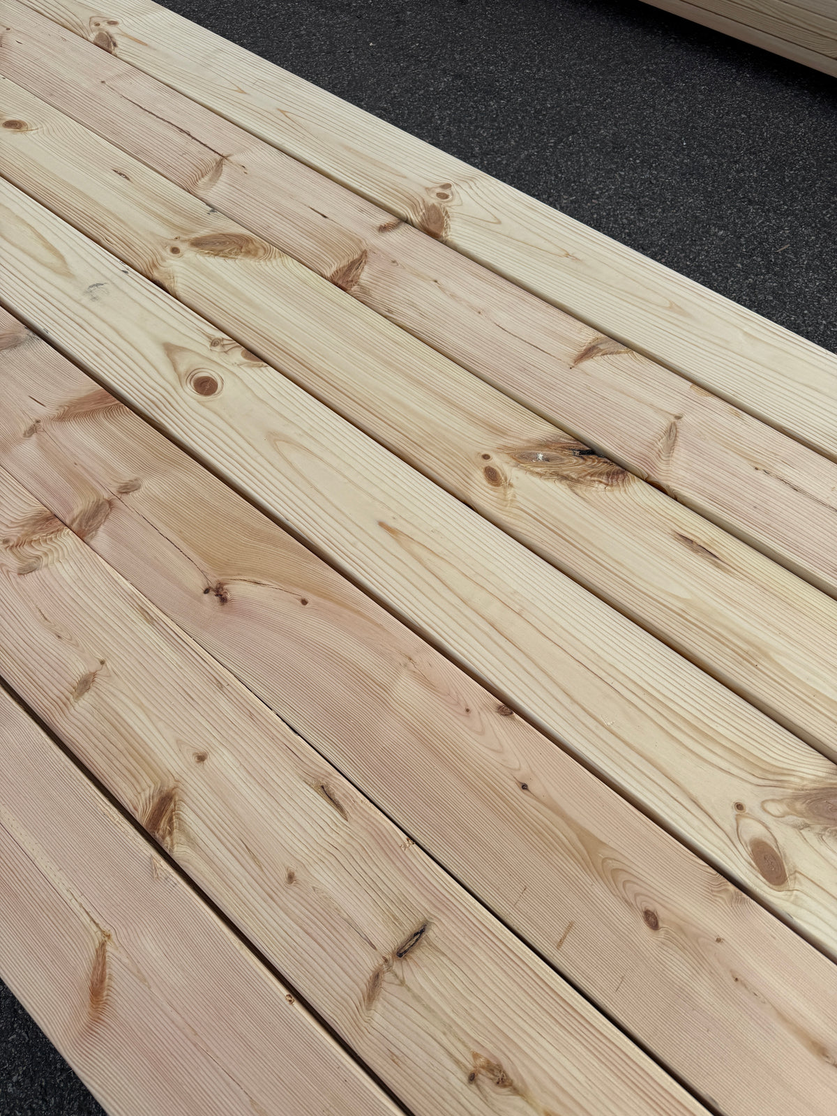 Paket Hyvlade Furu Brädor 34x145mm 4,80m – 63st (Andra Sortering)