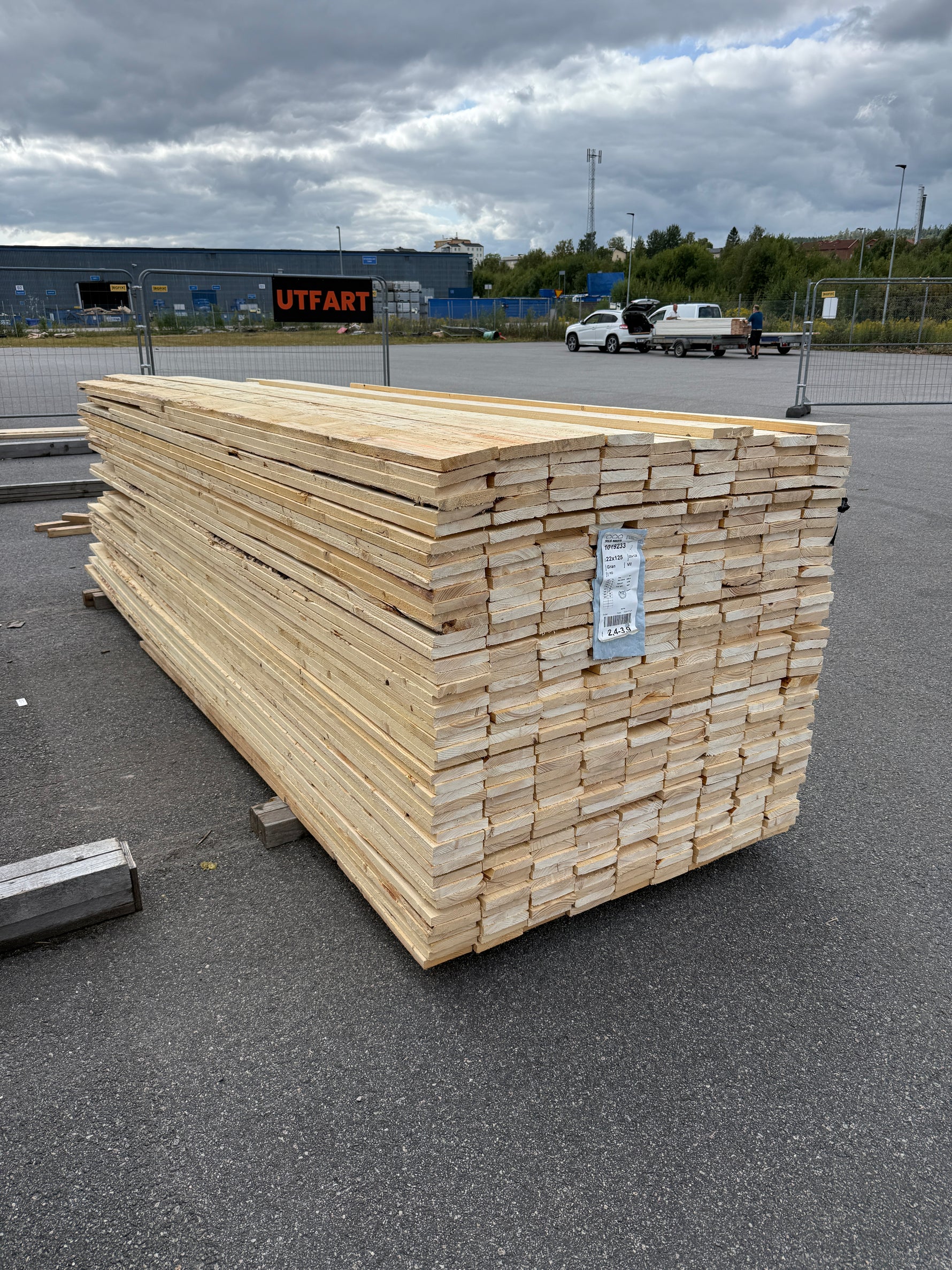 Paket Råsågade Brädor 22×125 mm – 411 st (2,40-3,90m)