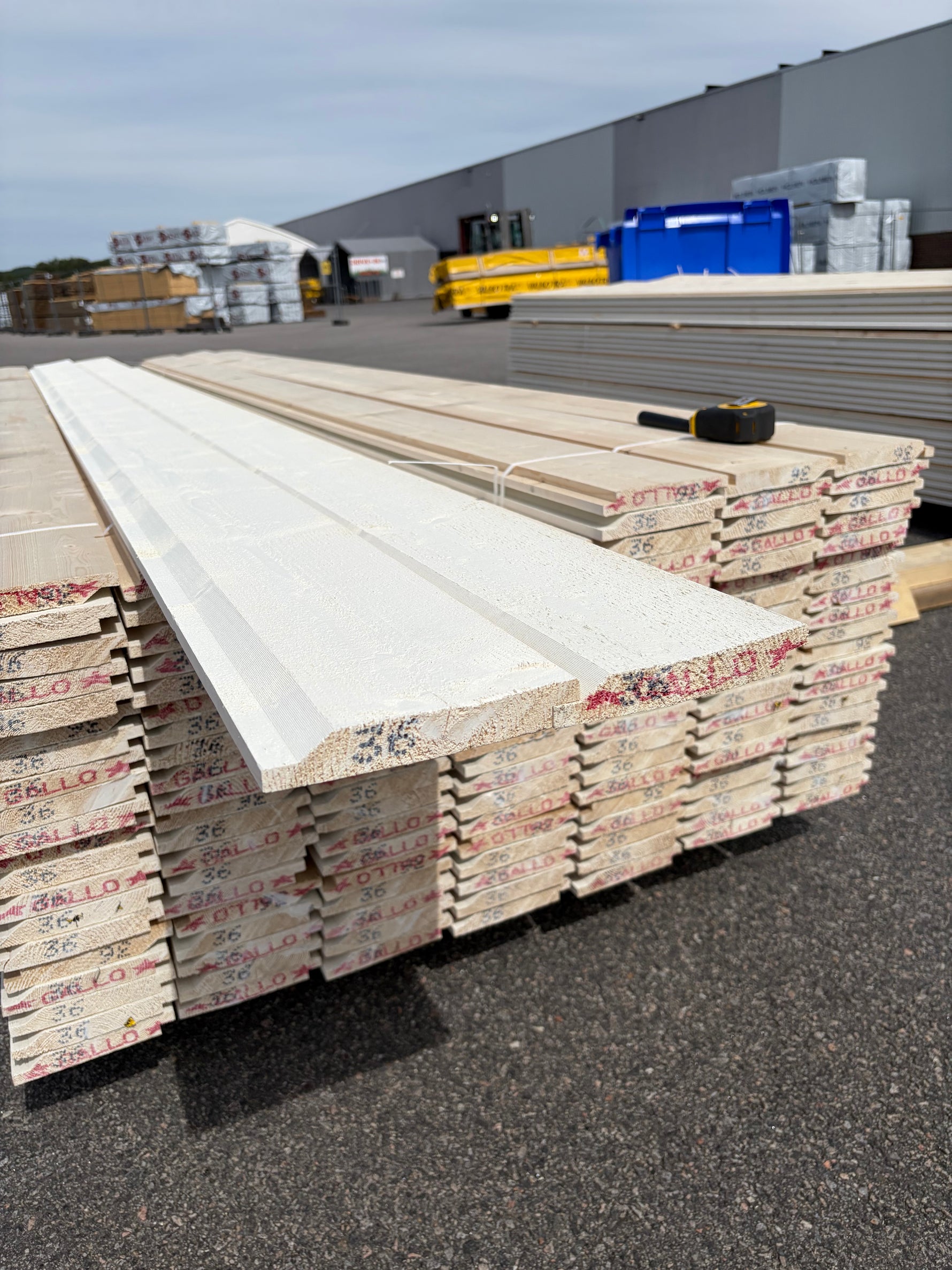 Paket Ytterpanel Enkelfas Halvspont 22x145mm, 140st 3.60m Grundmålad