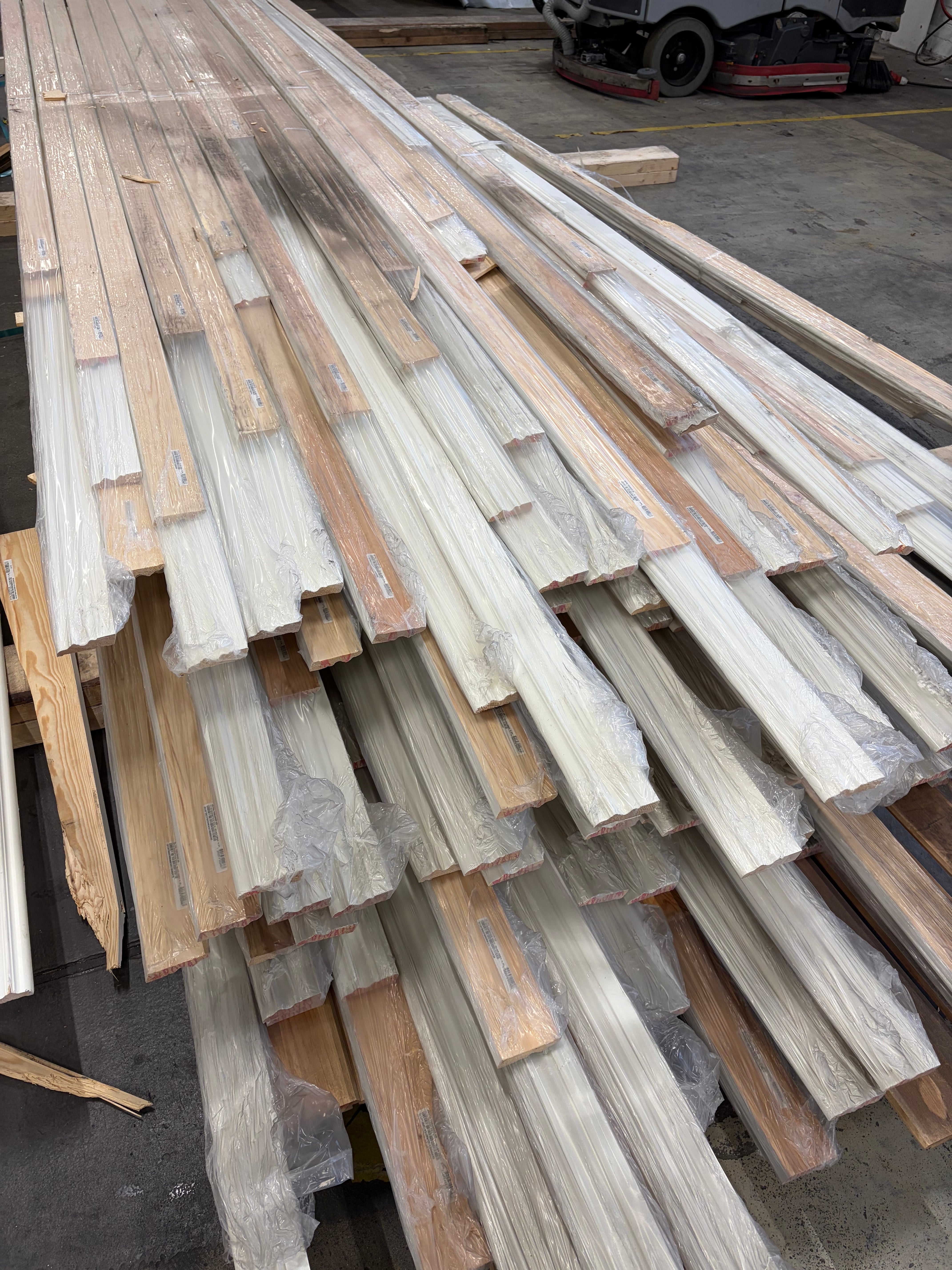 Malåsockel 15×69 – Vitmålad (Fallande längder)