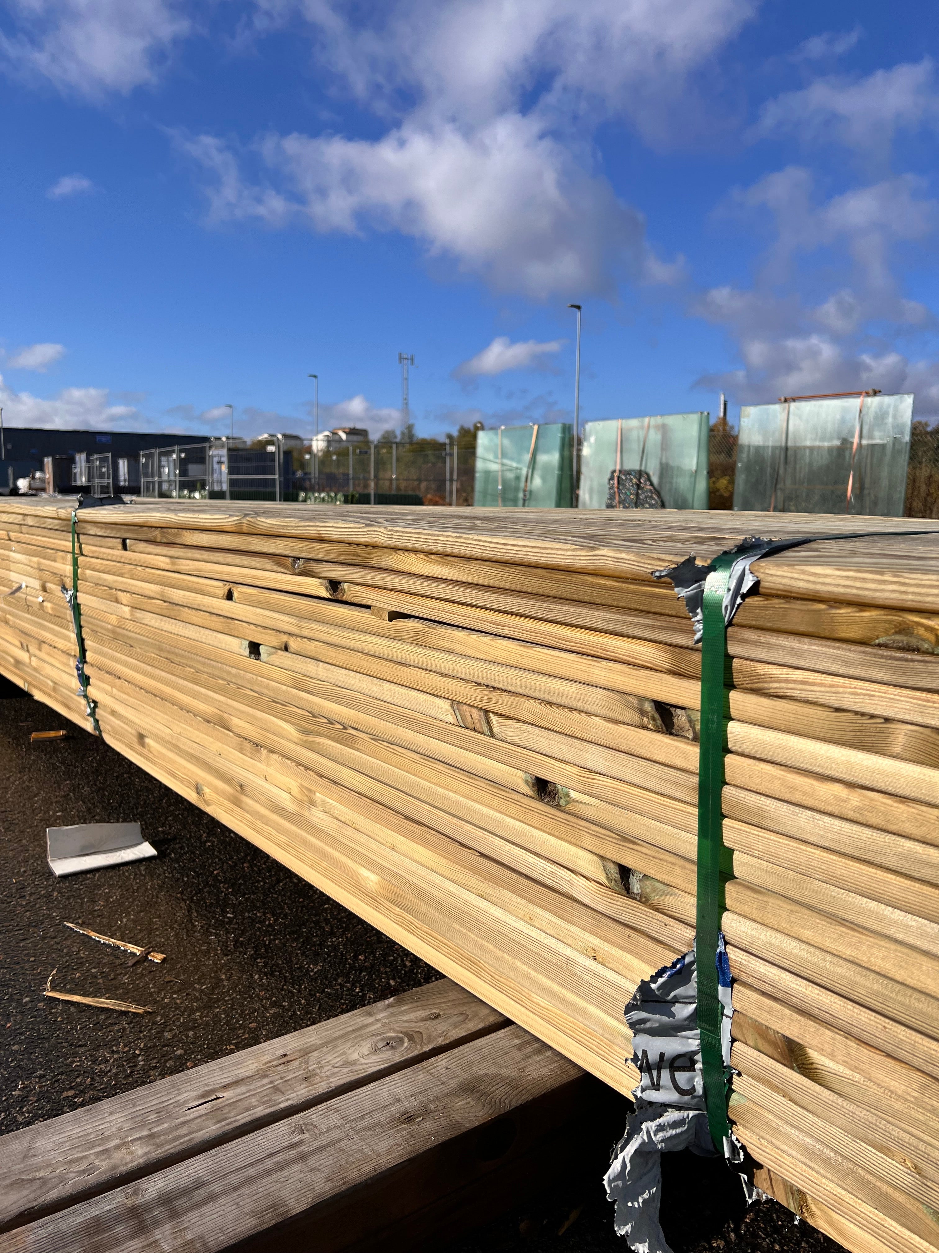 Paket Tryckimpregnerad trall 22x95 – 200 st 3,90-4,20m (B-sortering)