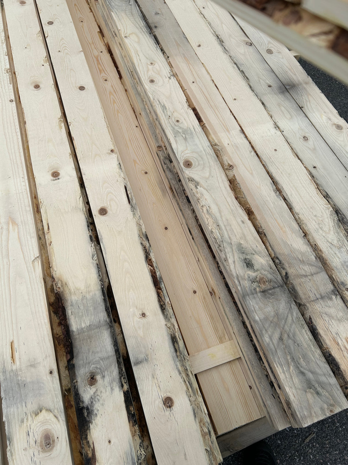 Paket Råsågade Brädor 22x95mm 3,00m 275st (fuktskadat)