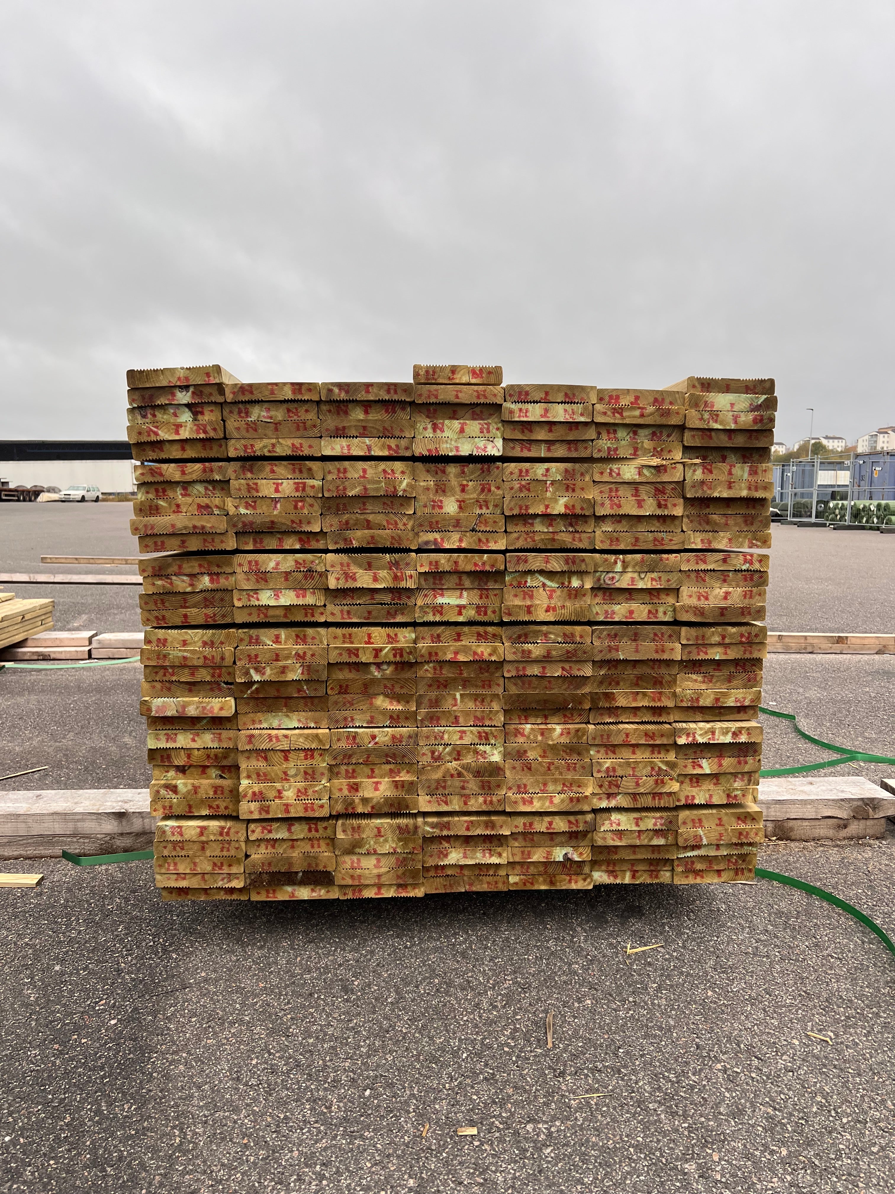 Tryckimpregnerad Rillad Trall 27x145 3,60 m – 206 st (B-sortering)