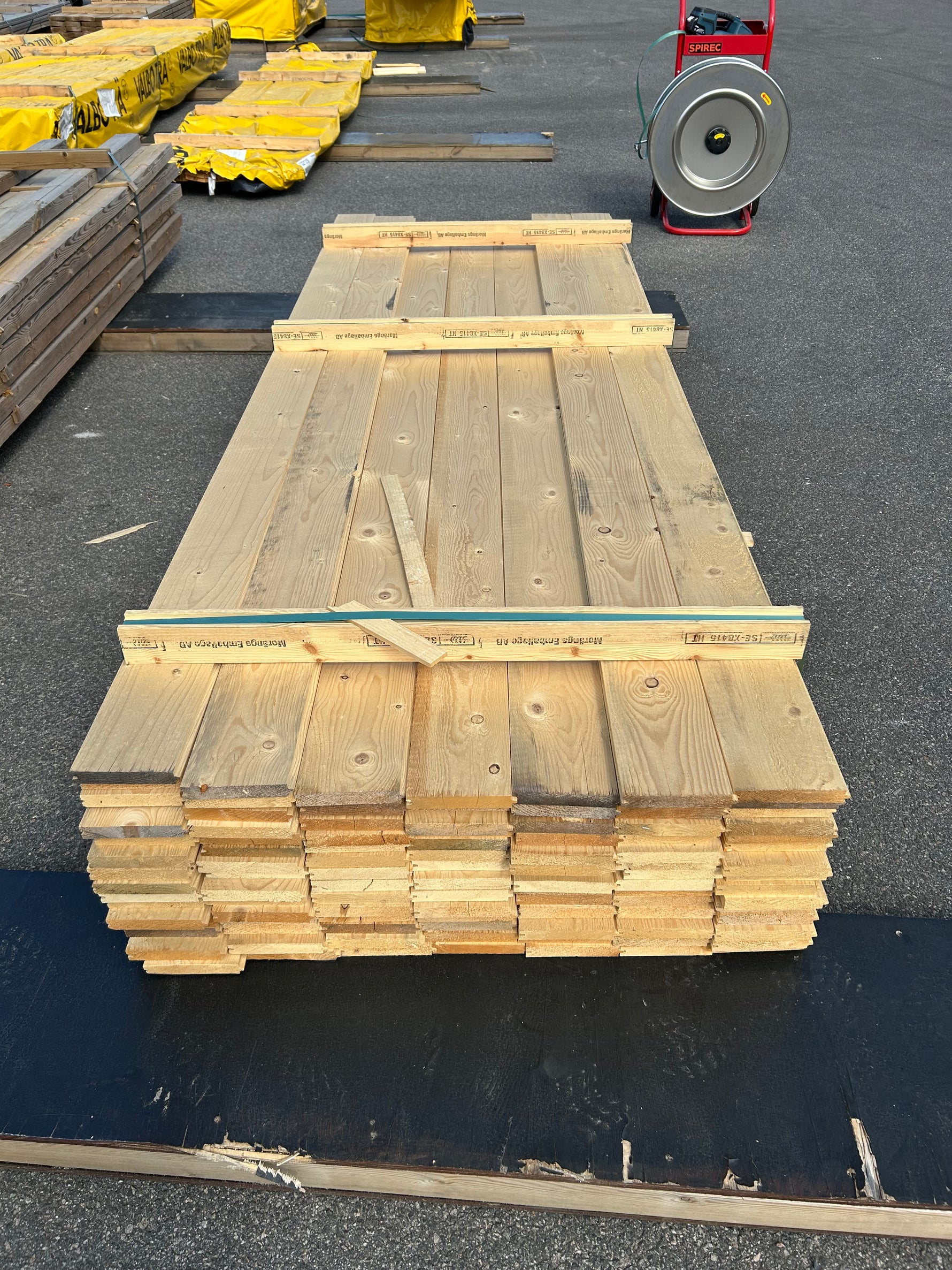 Parti Luckämne 23x145mm 2,70m 102st Gran