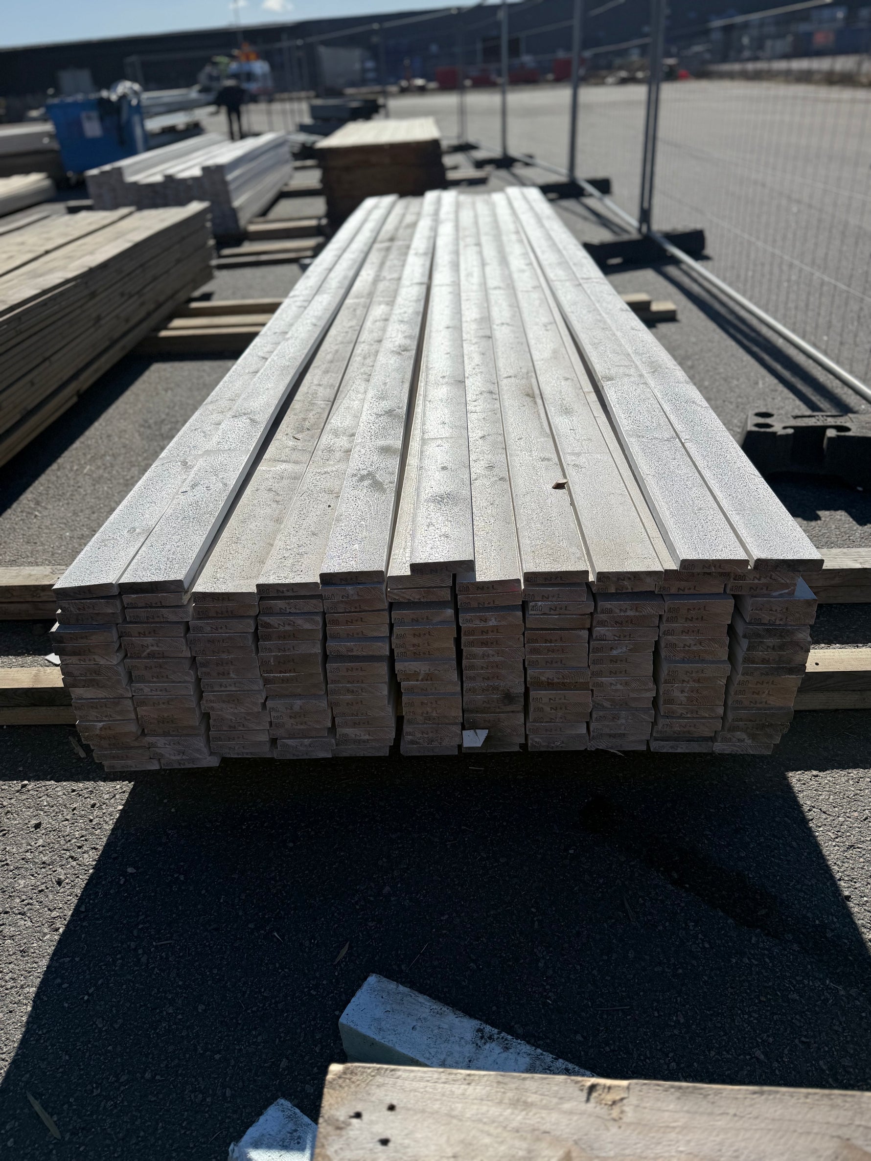 Paket 22x95mm mellan vit 4.80m 171st finsåg gran bubblig - Spirec