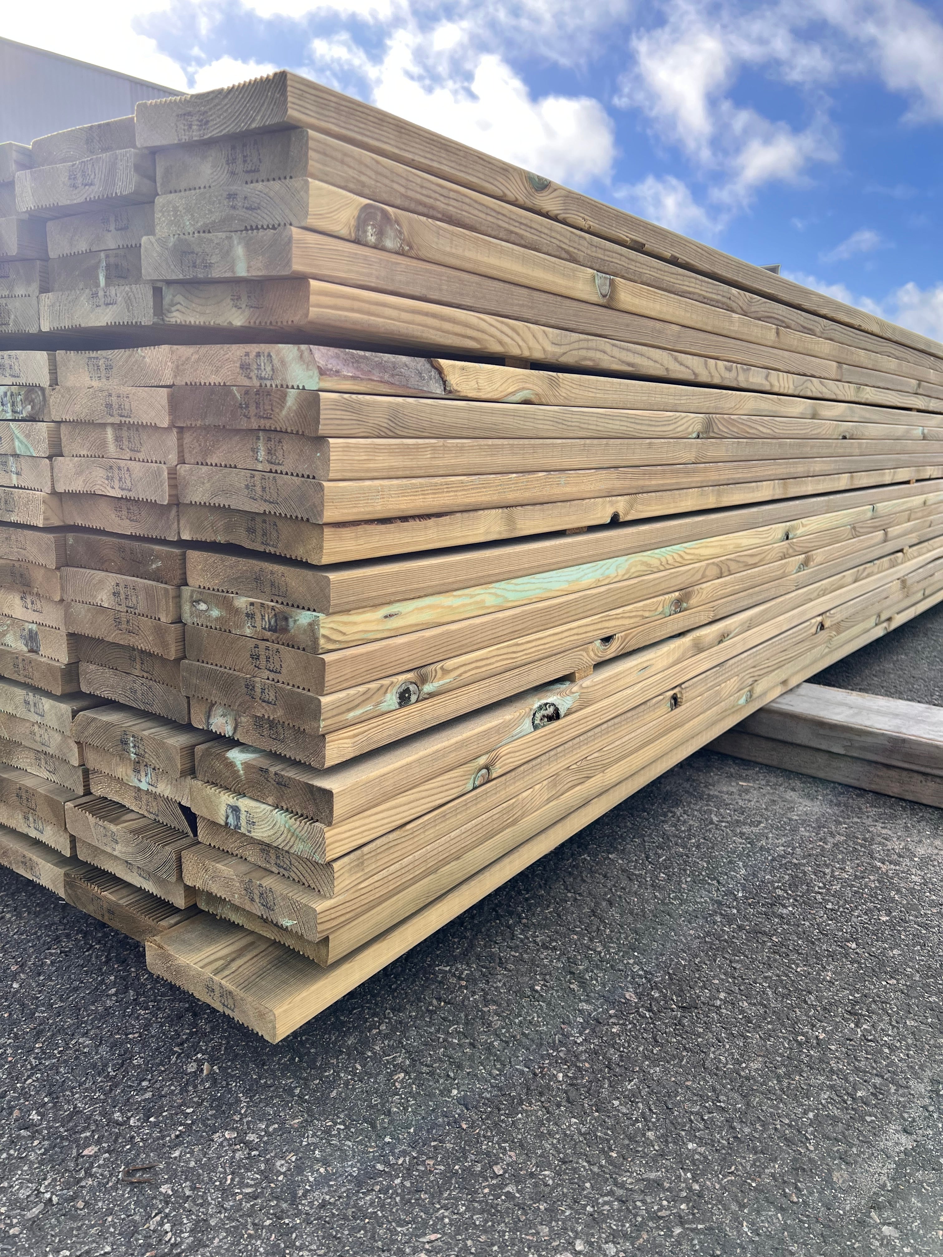 Tryckimpregnerad rillad Trall 27x145 – 147st (B-sortering)