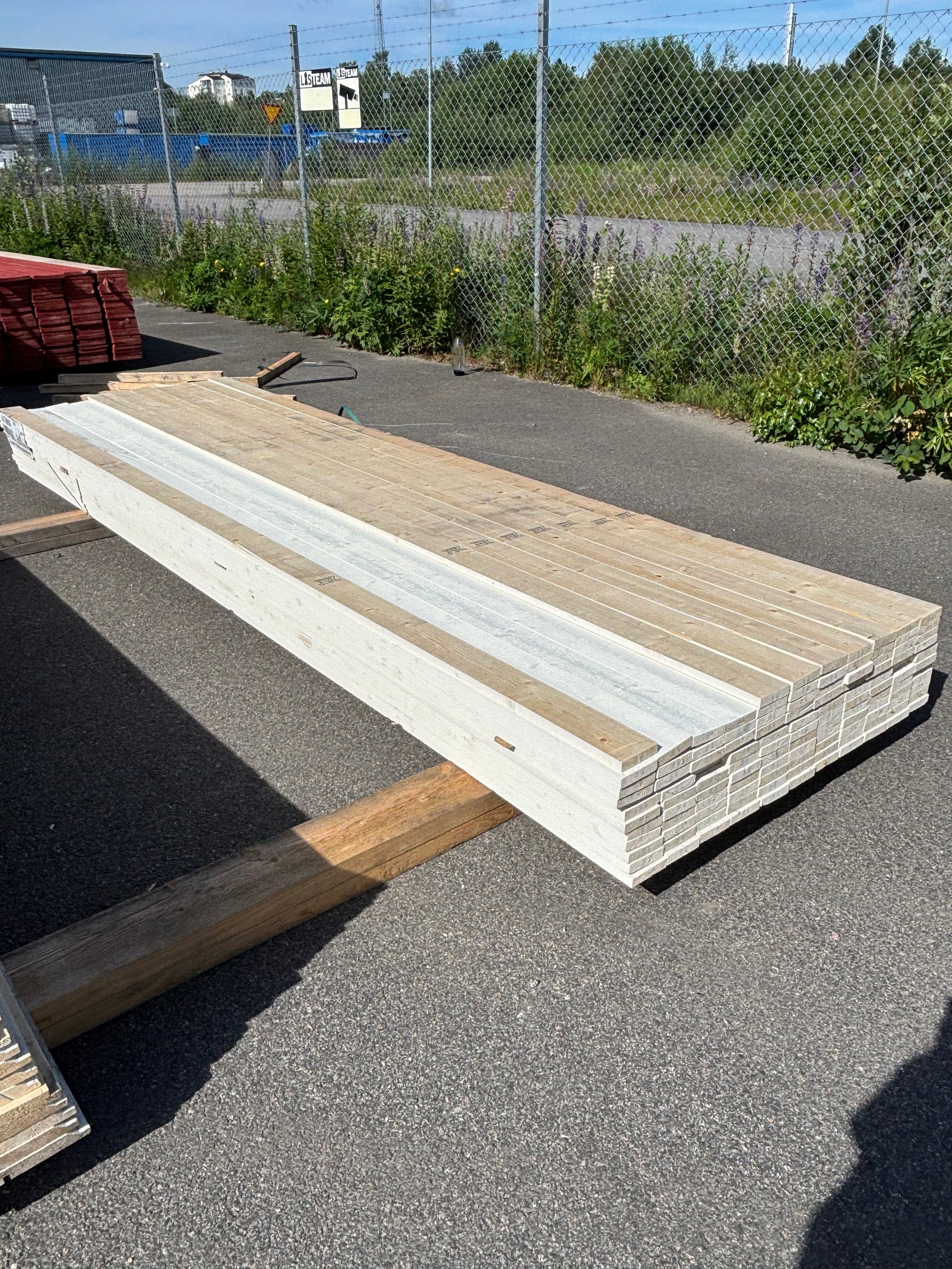 Paket Finsågade Brädor 22x95mm, 118st 3.60m Grundmålade