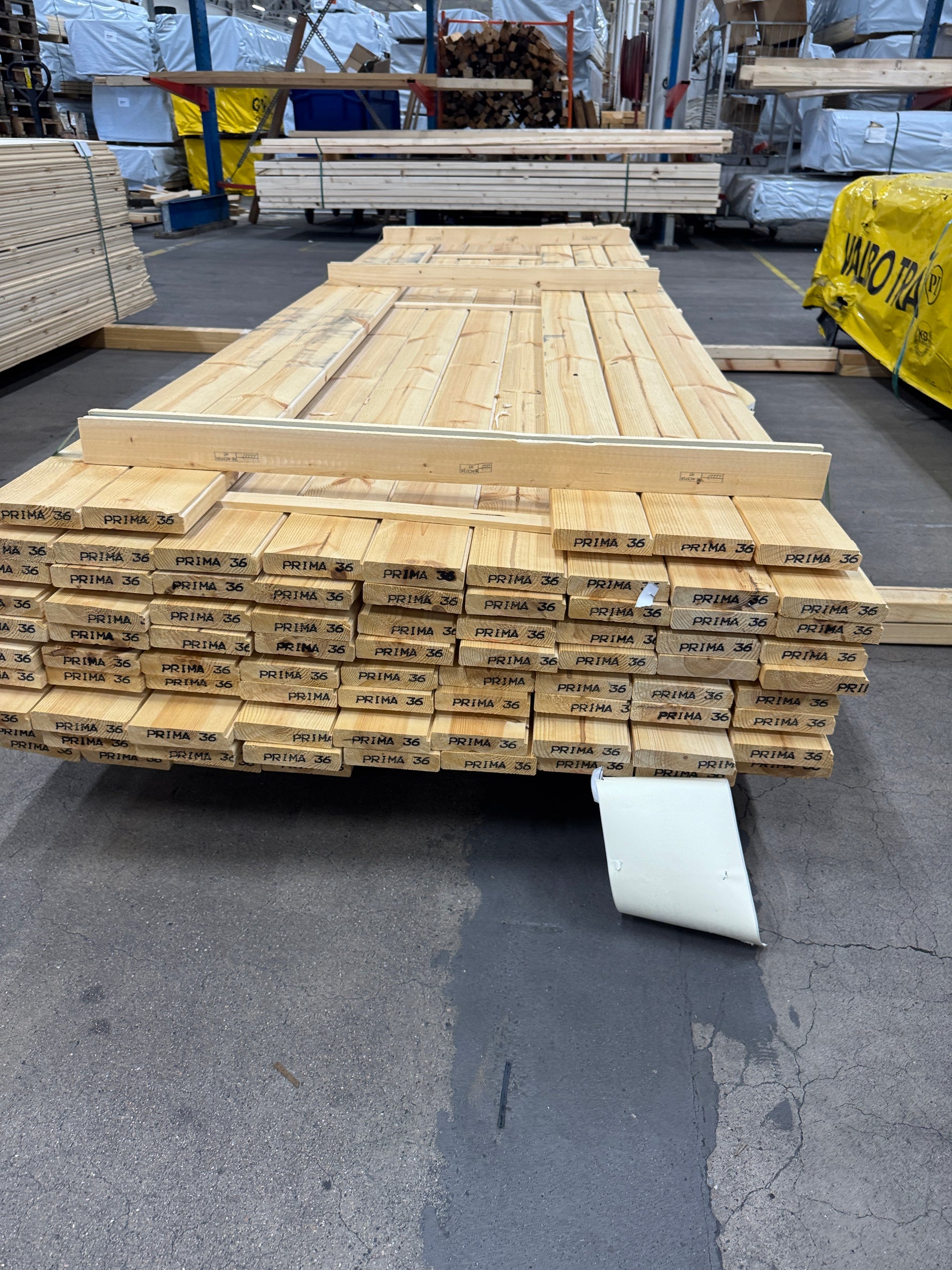 Paket Hyvlade Brädor 28x120mm 3,60m – 95 st Felhyvlade