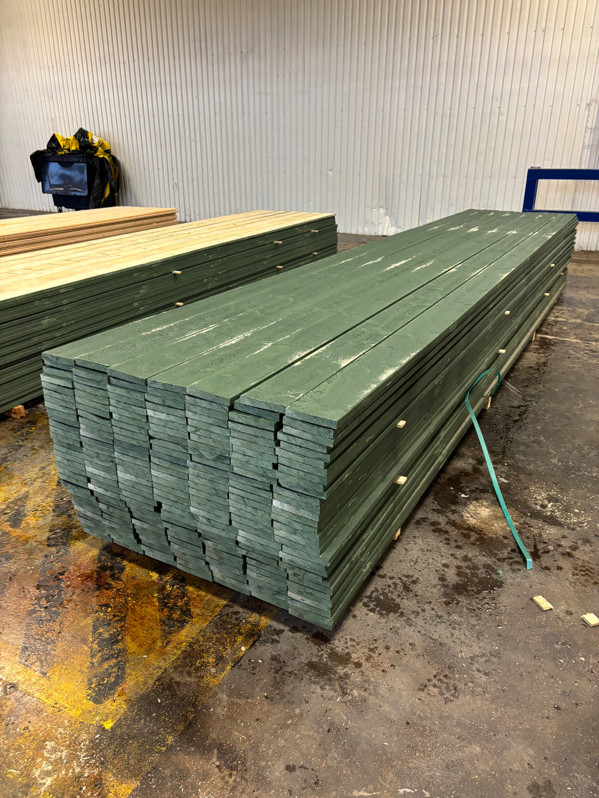 Paket Finsågade Brädor 22×145 mm Mellanstrukna 5,40 m – 210 st
