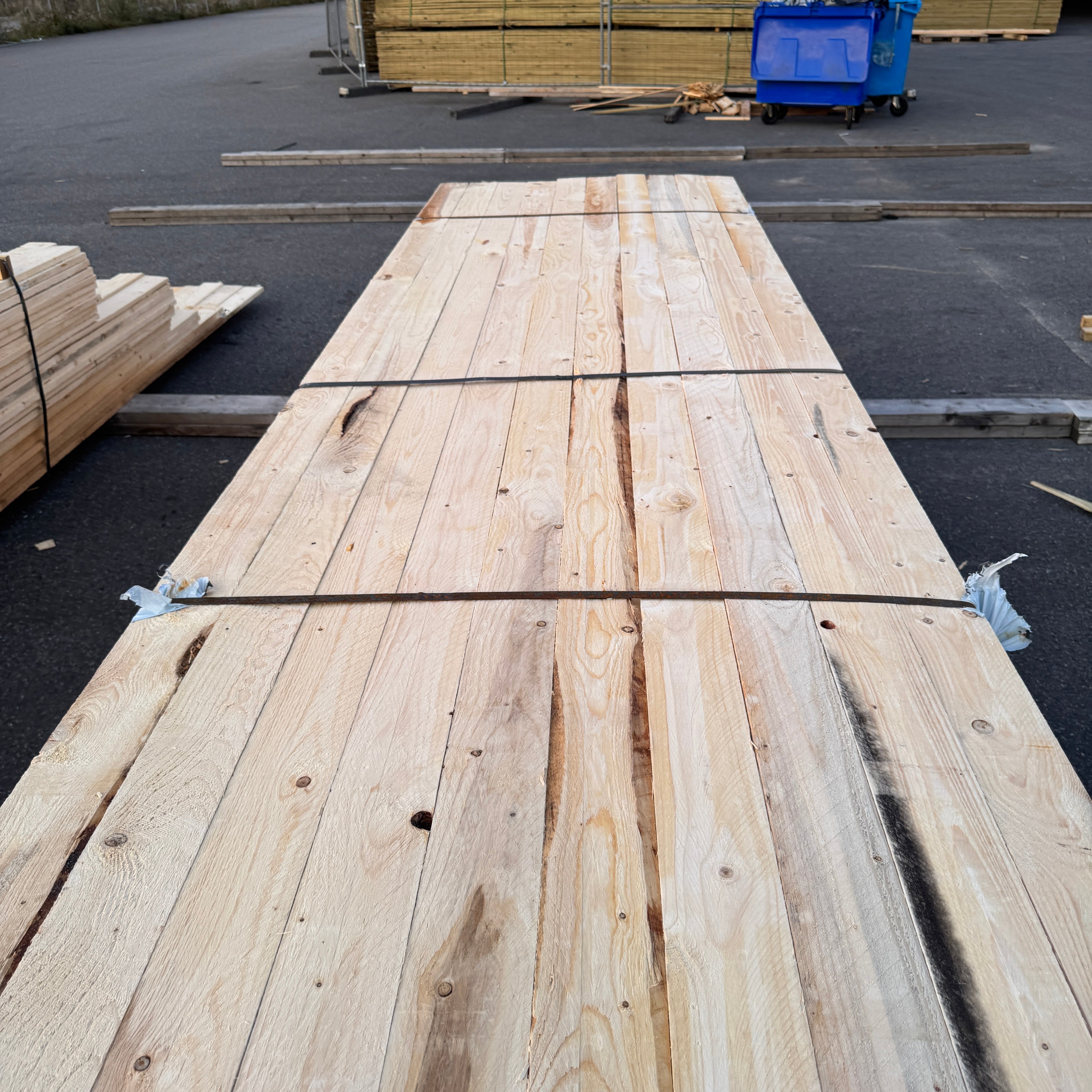 Paket Brädor 25x100mm Råsågad – 294 st (3,6–5,4 m, gran, obehandlad)