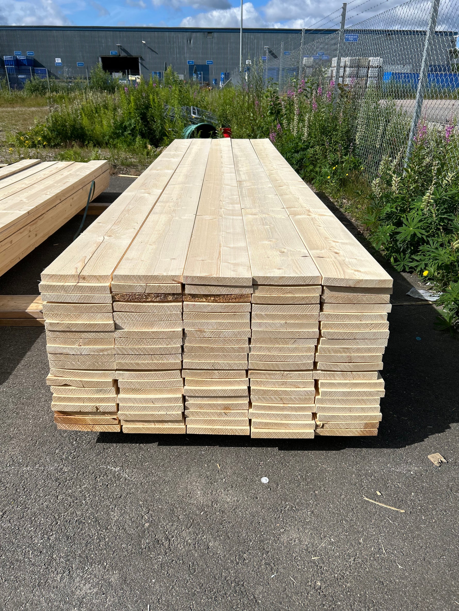 Paket Finsågade Brädor 28x220mm 4.50m 95st Obehandlade