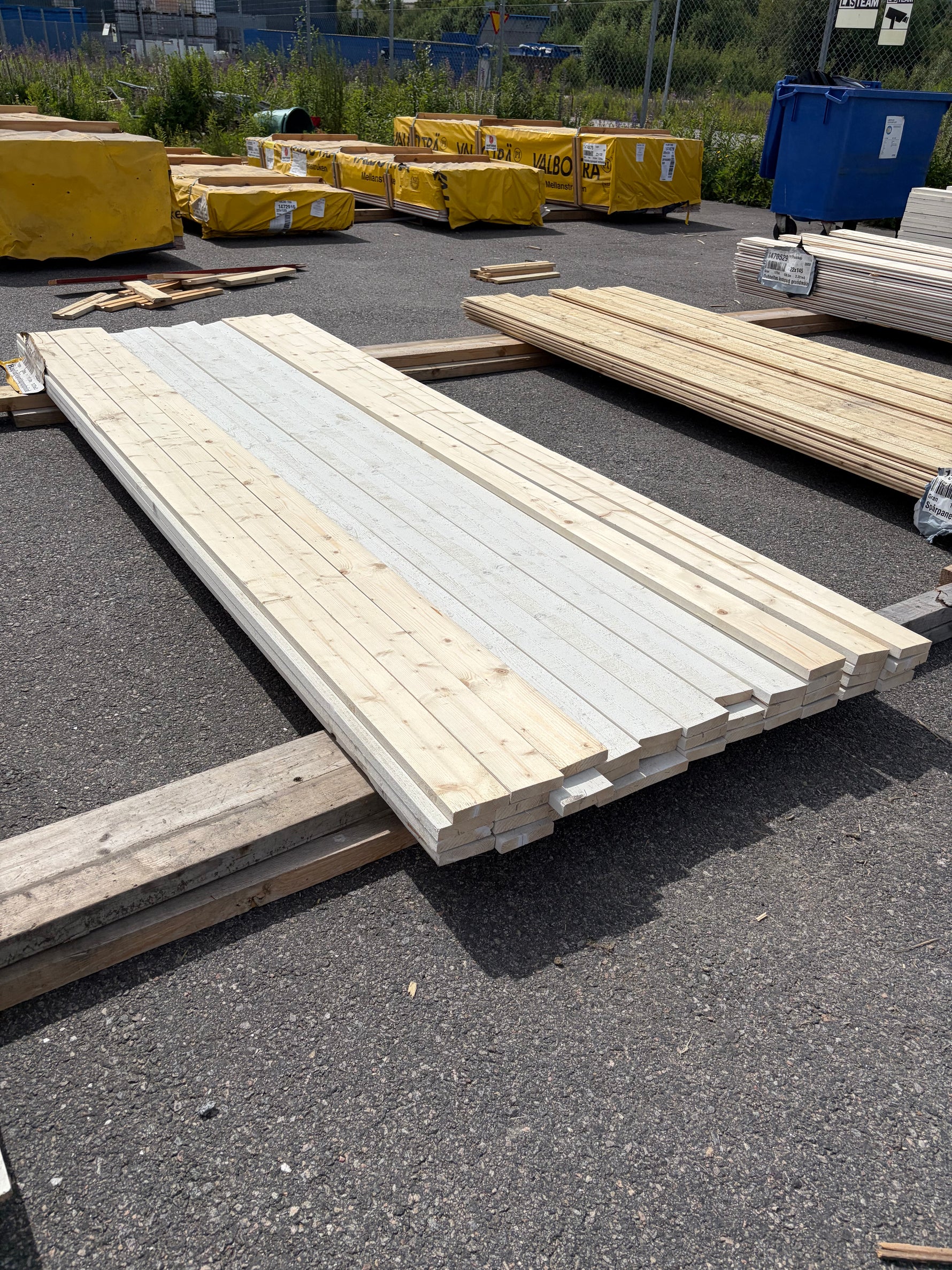 Paket Finsågade Brädor 22x95mm, 39st 3.0m Grundmålad