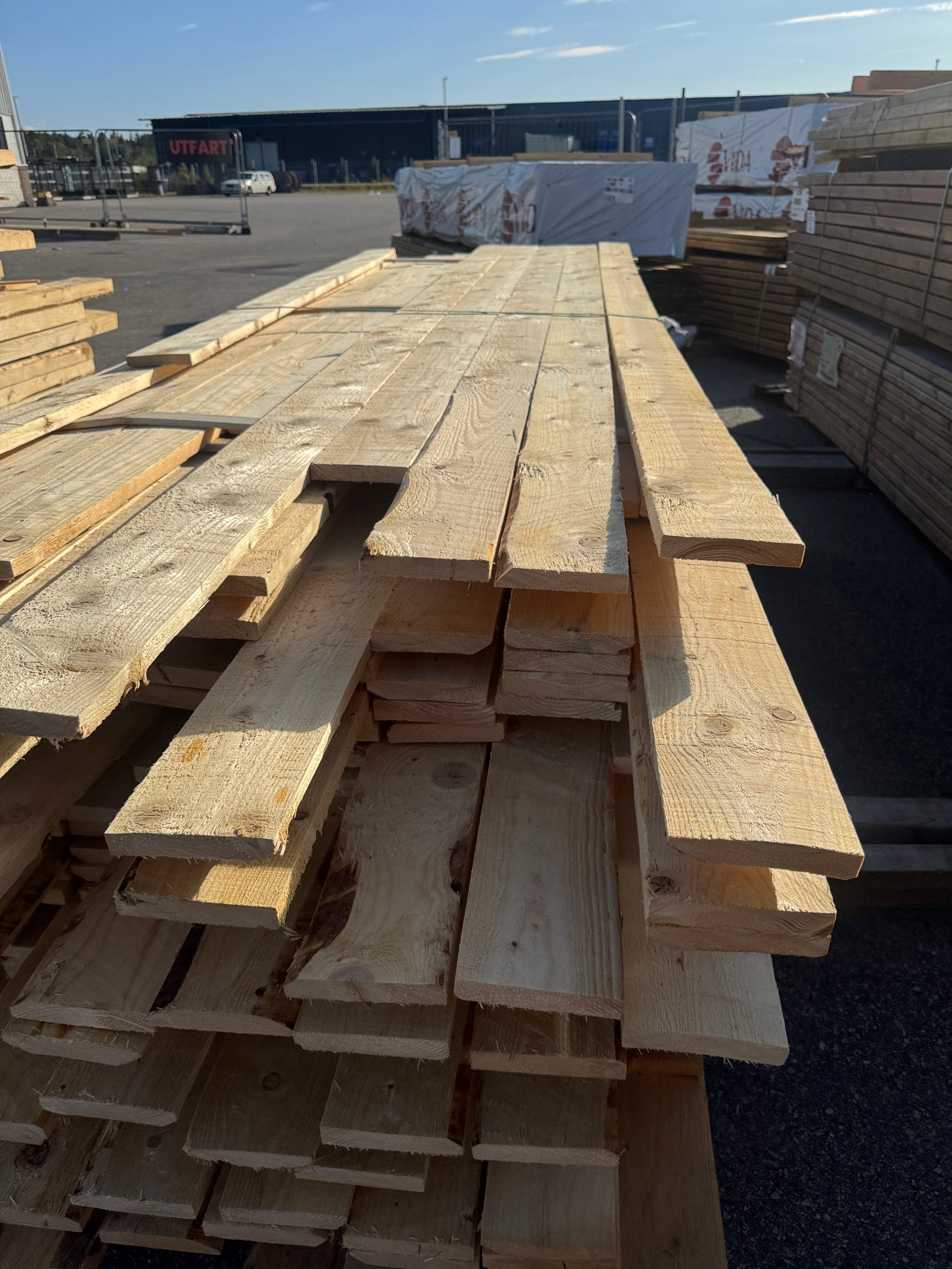 Paket Råsågade Brädor 22×125mm 277st (2.40-3.90m)