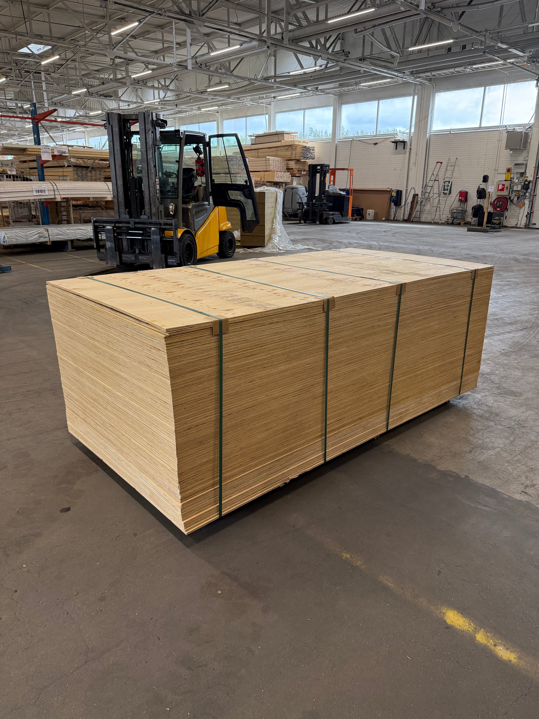 PLYWOOD SKIVOR- 12x1220x2440MM