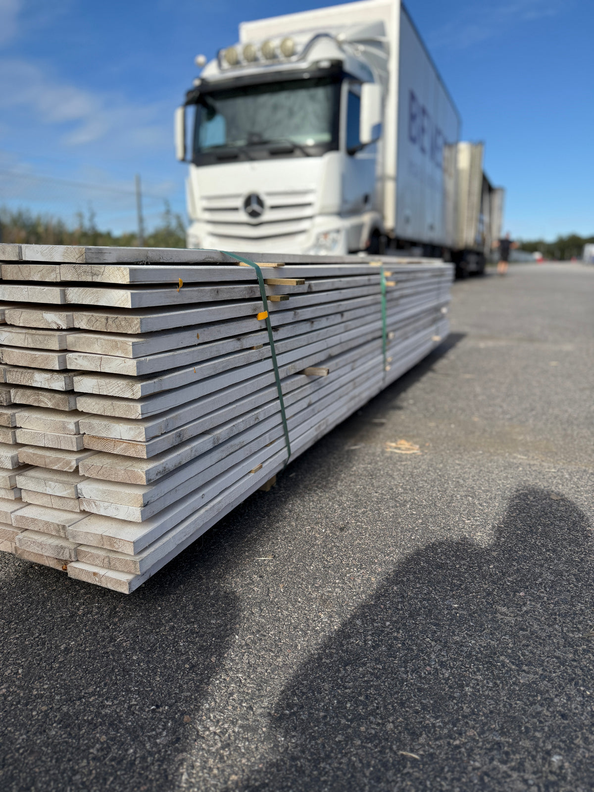 Paket Finsågade Brädor 22x120mm 3,00m 143st Grundmålade