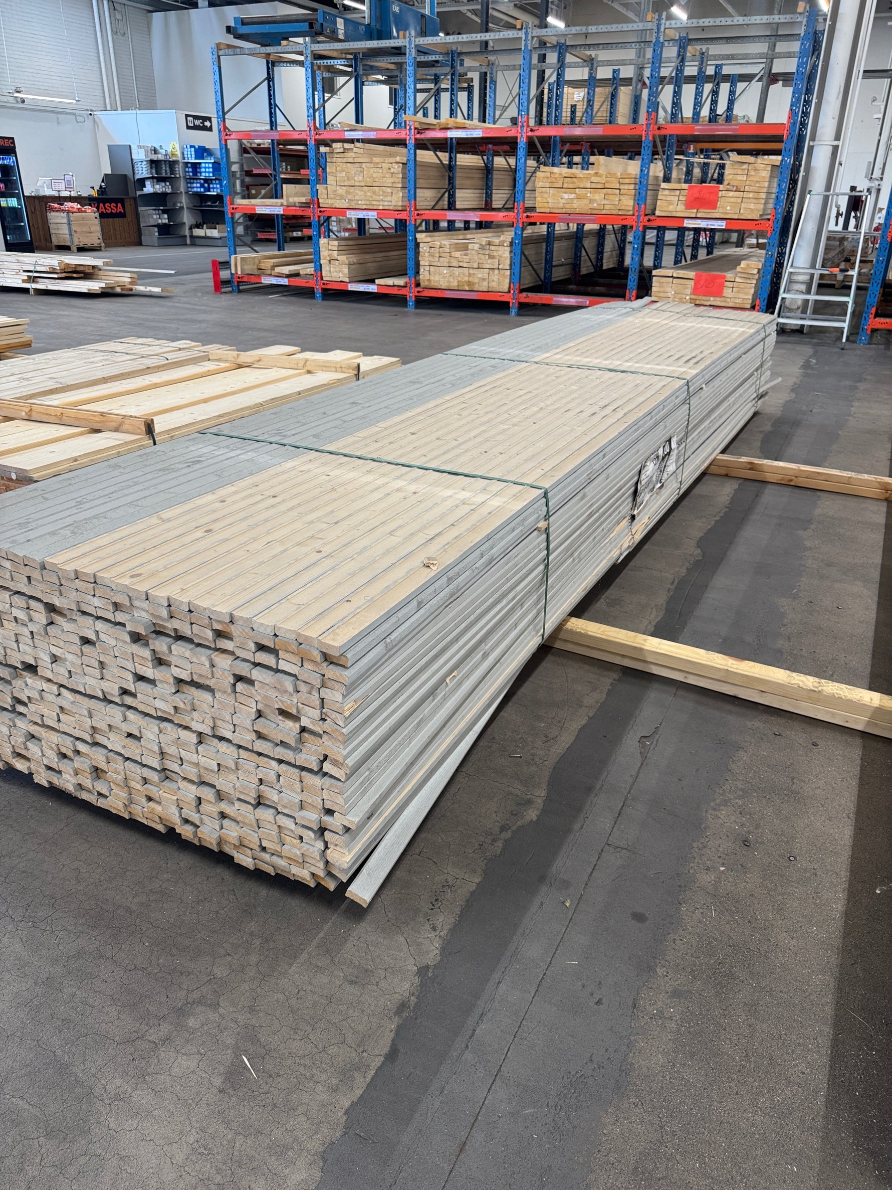 Paket Finsågad Fasadläkt 22x45mm 4,80m – 576 st Grå
