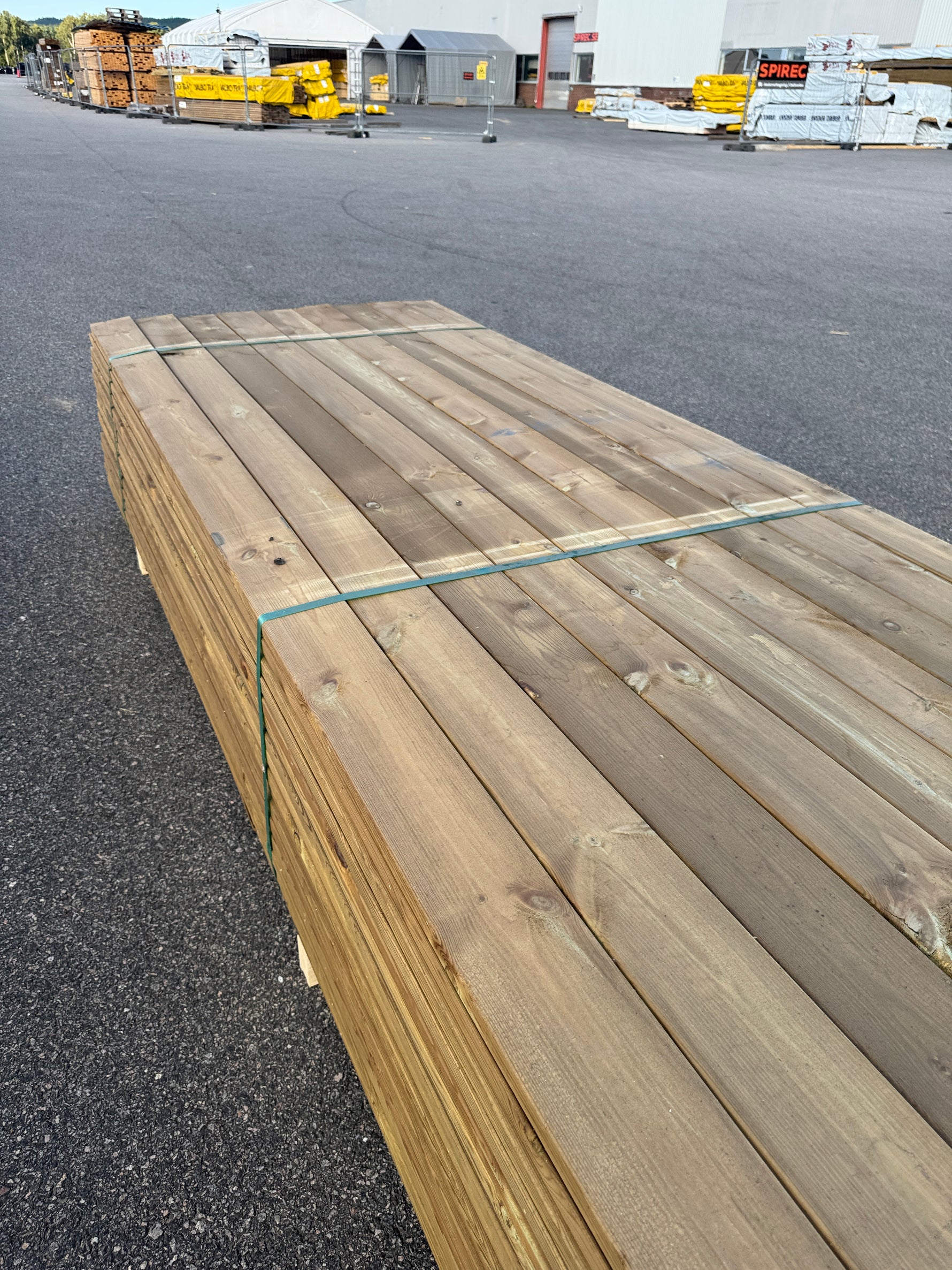 Paket Rillad Trall 28x120 – 144st – 4.20 m – NTR AB A-sortering