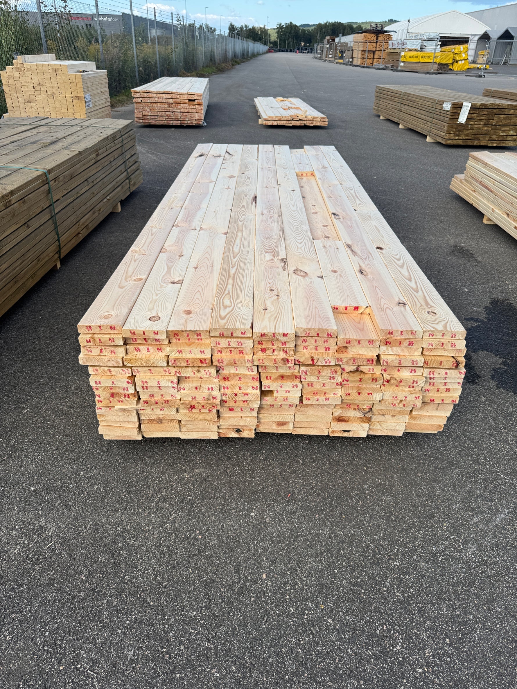 Paket Hyvlad 28x120 – 125st – 3.00 m – ANDRASORTERING