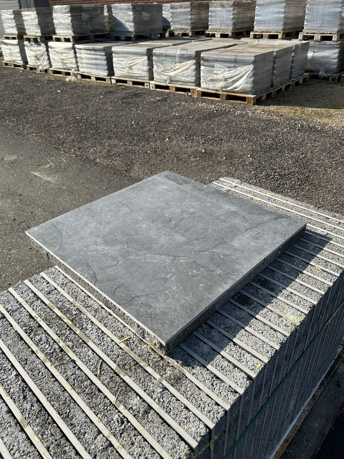 Pall GeoCeramica Marmorsten Svart 600×600×40 mm – 28 st, 10,08 m²