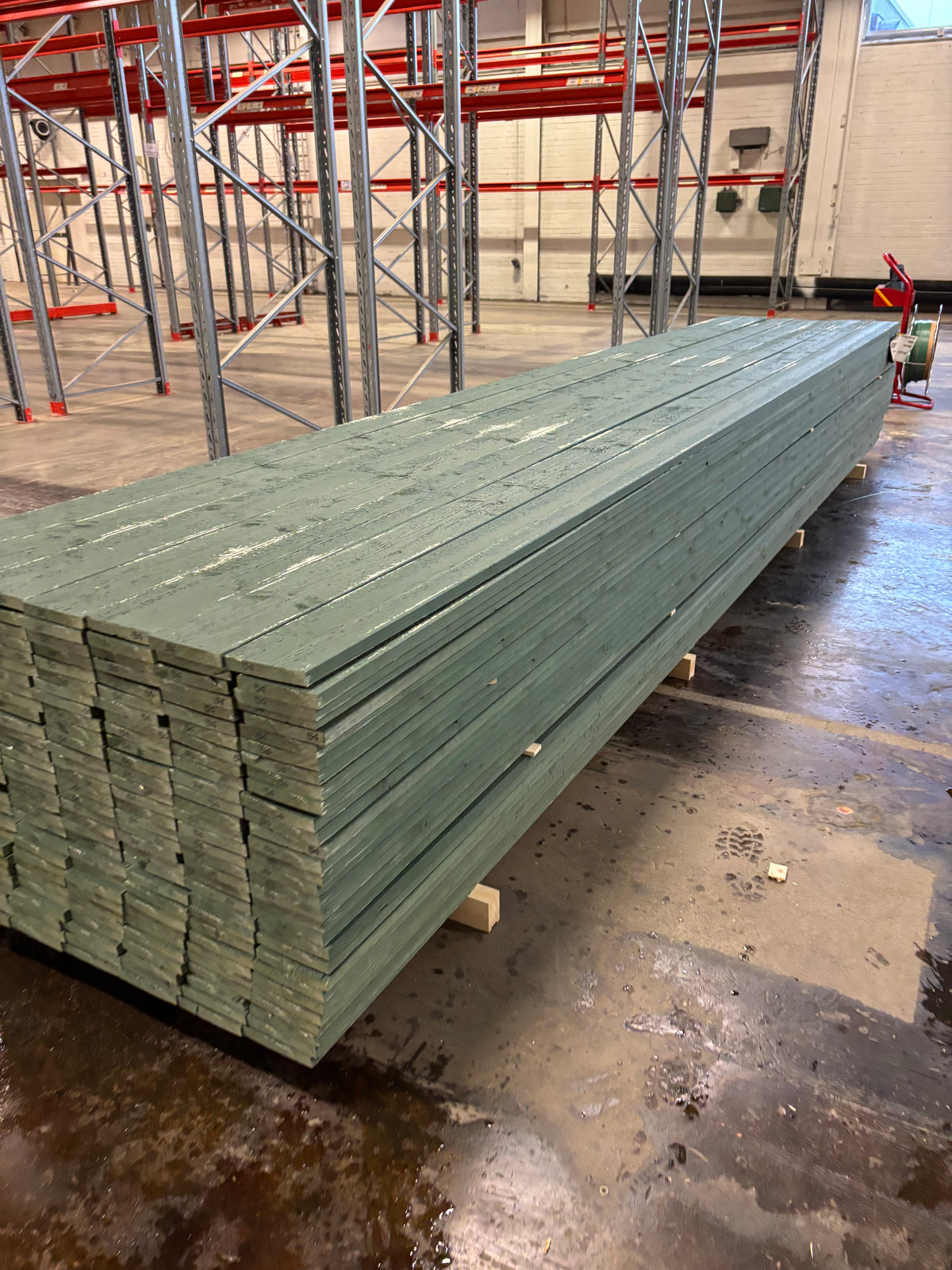 Paket Finsågade Brädor 22×145 mm Mellanstrukna 5,40 m – 210 st