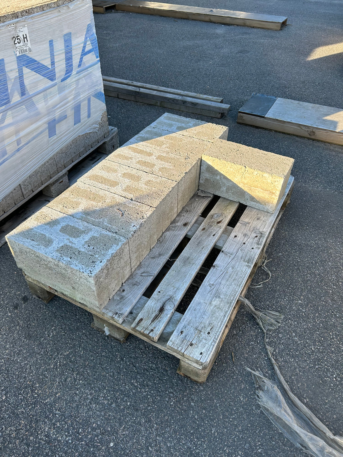 Pall Finja Betong Hålsten 190×200×390 mm – 7 st