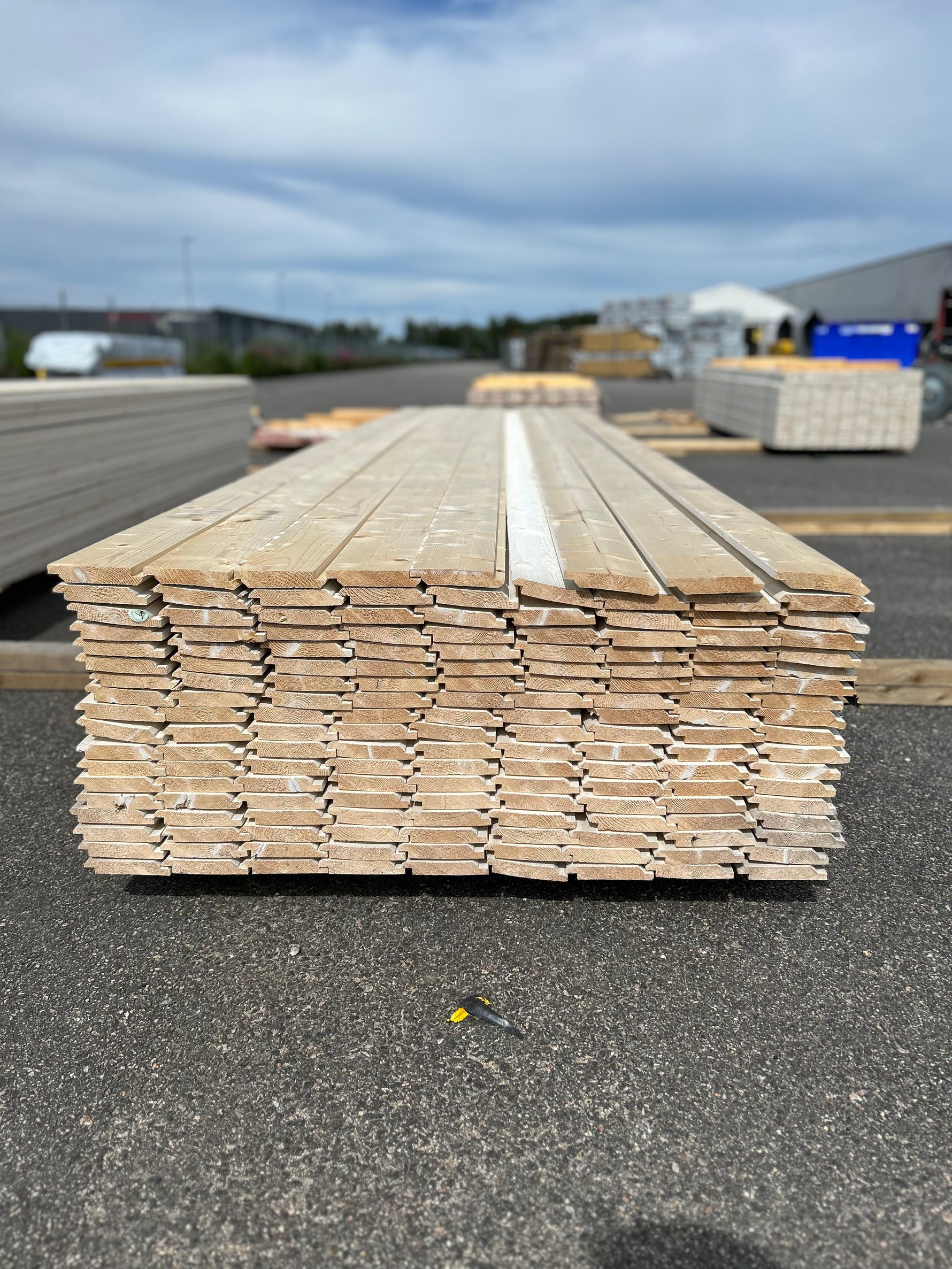 Paket Ytterpanel Dubbelfas Halvspont 22x120mm Grundmålad 161st 4.50m Grundmålad