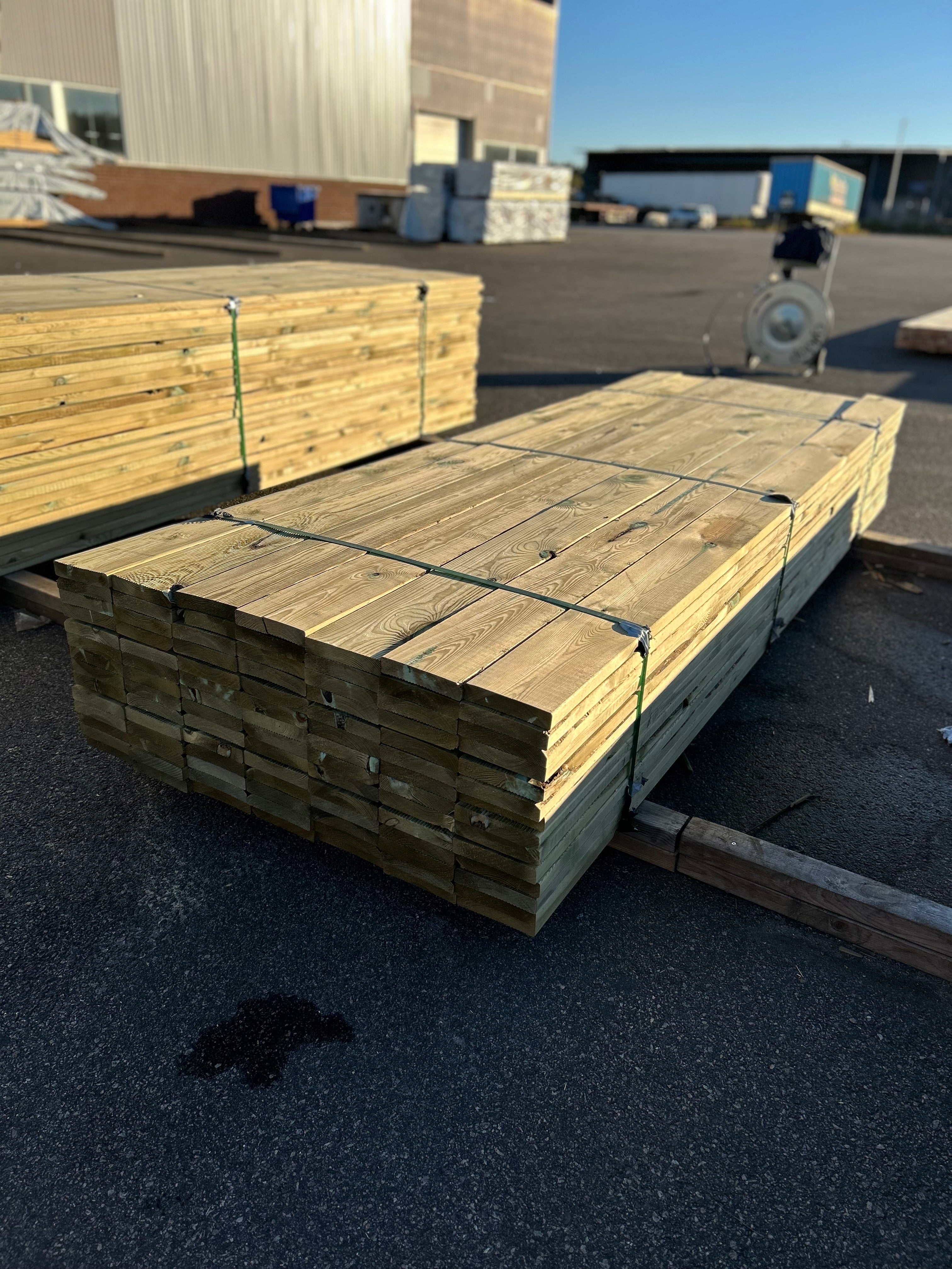 Paket Rillad Trall 28x145mm – 98 st (3,00 m, furu, NTR AB, B-sort)