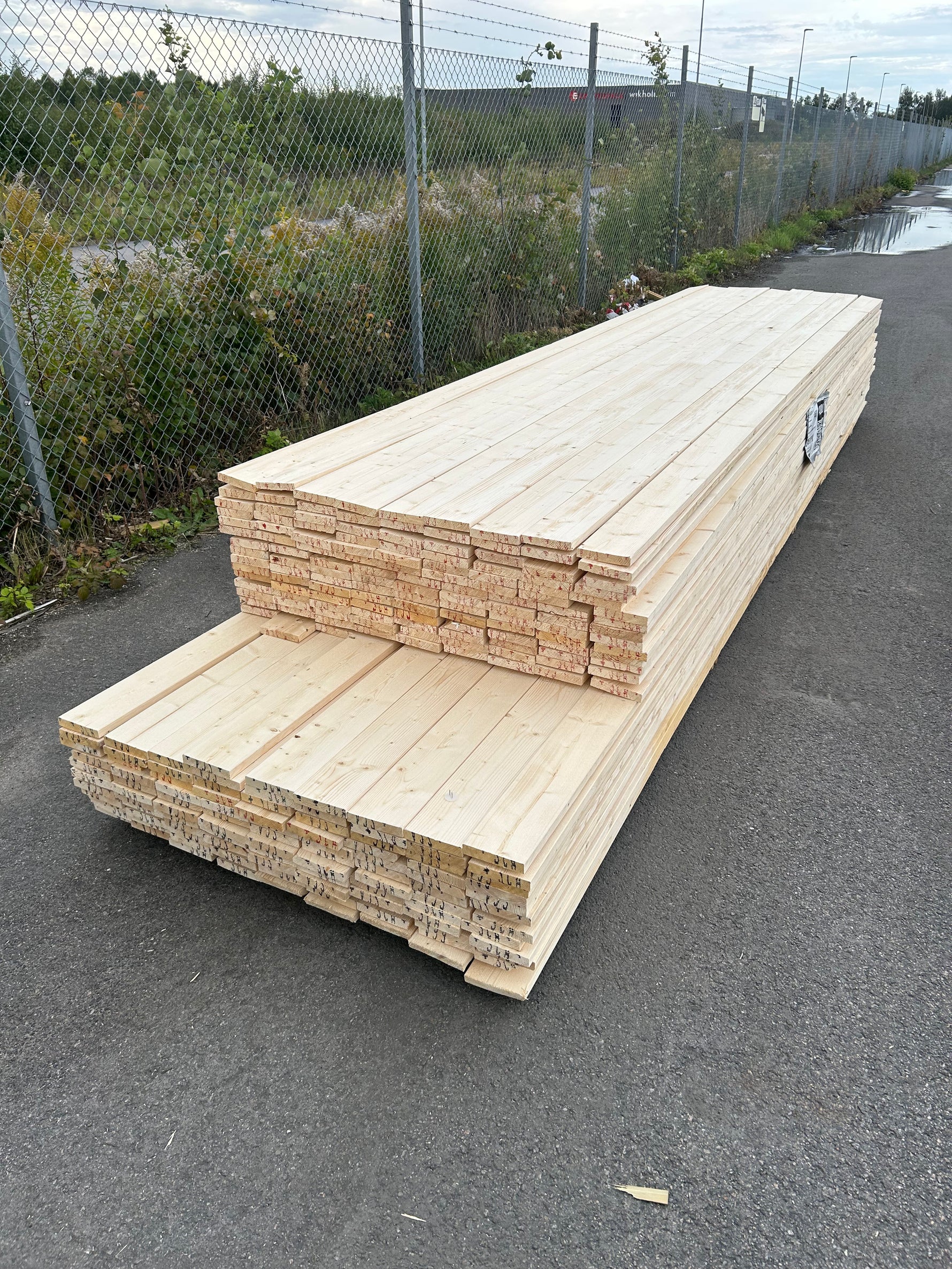 Paket Finsågade Brädor 22x120 mm – 4,20–4,80 m (Andra sortering)