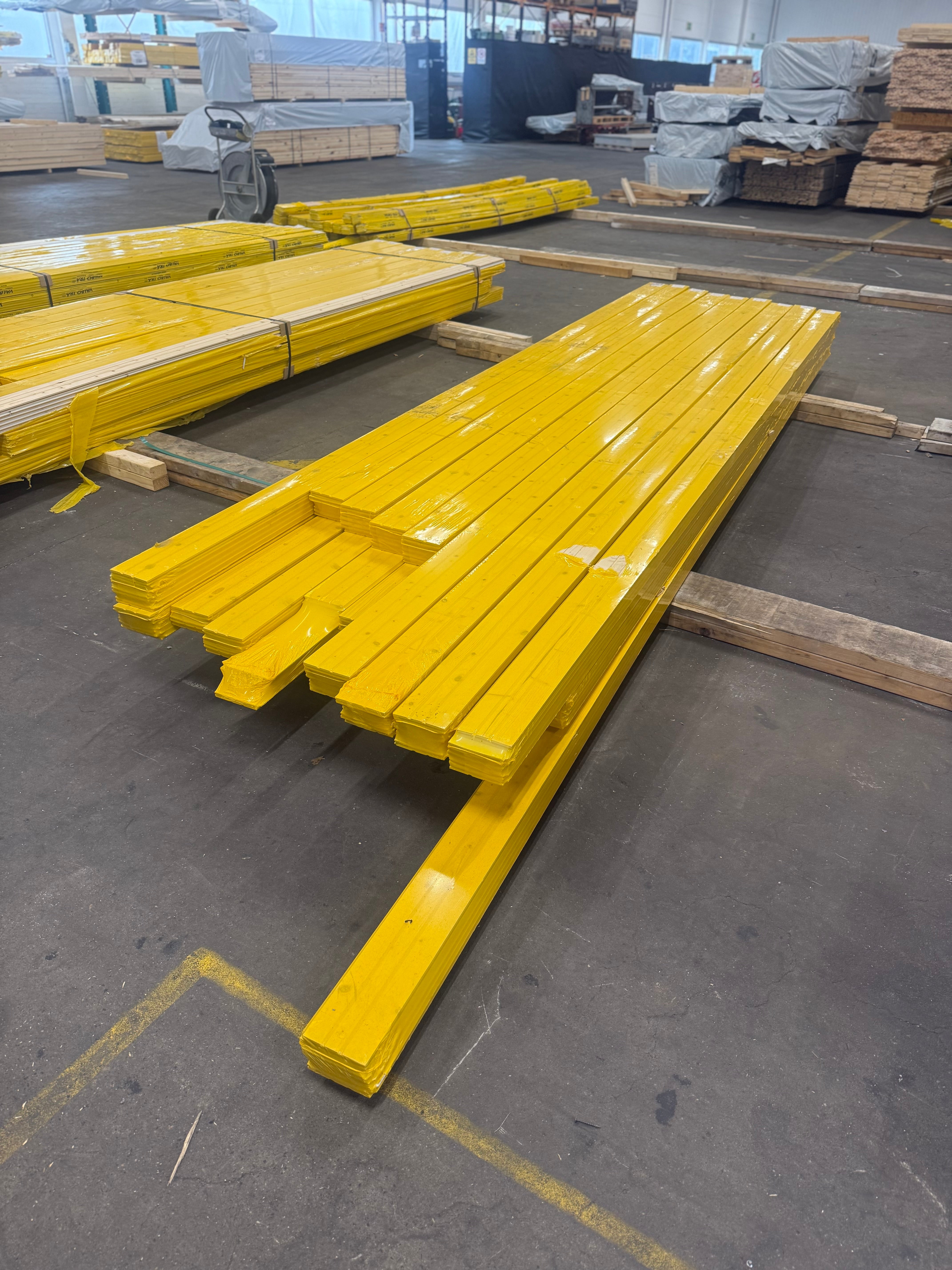 Paket Springpanel Finsågad Vitmålad Gran 14x120mm