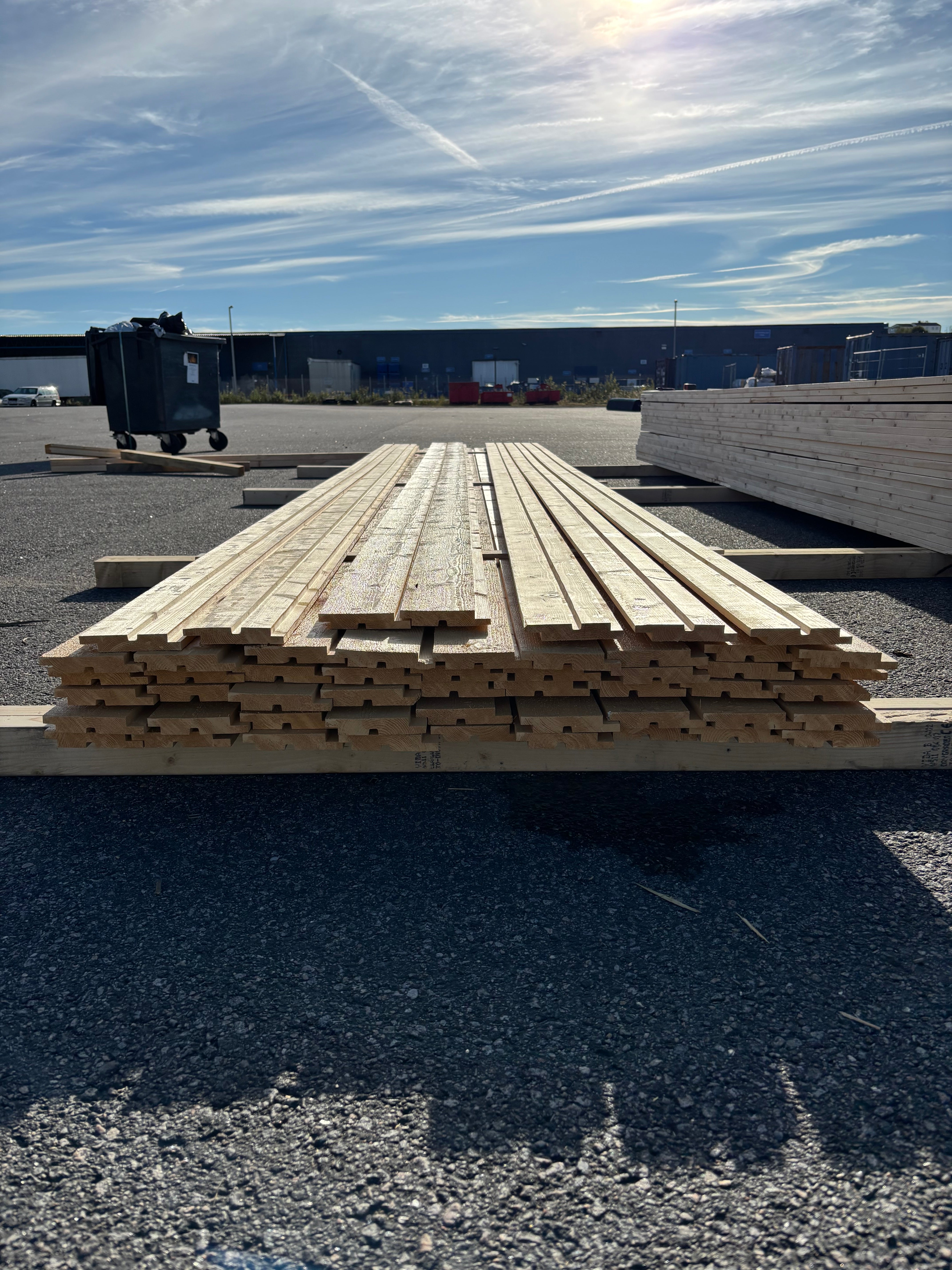 Paket Hakfalspanel 21x120mm – 52 st 5,40 m (grundmålad + mellanstruken gul)
