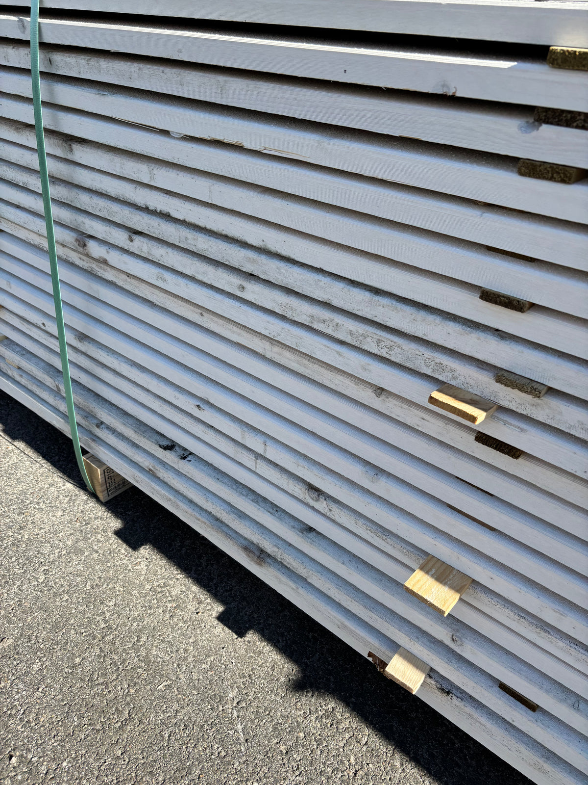 Paket Finsågade Brädor 22x145mm 3,90m 148st Grundmålade