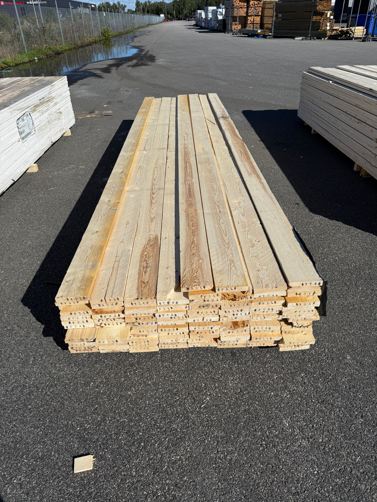 Paket Råsågade Brädor 22x125mm 4,20m 100st