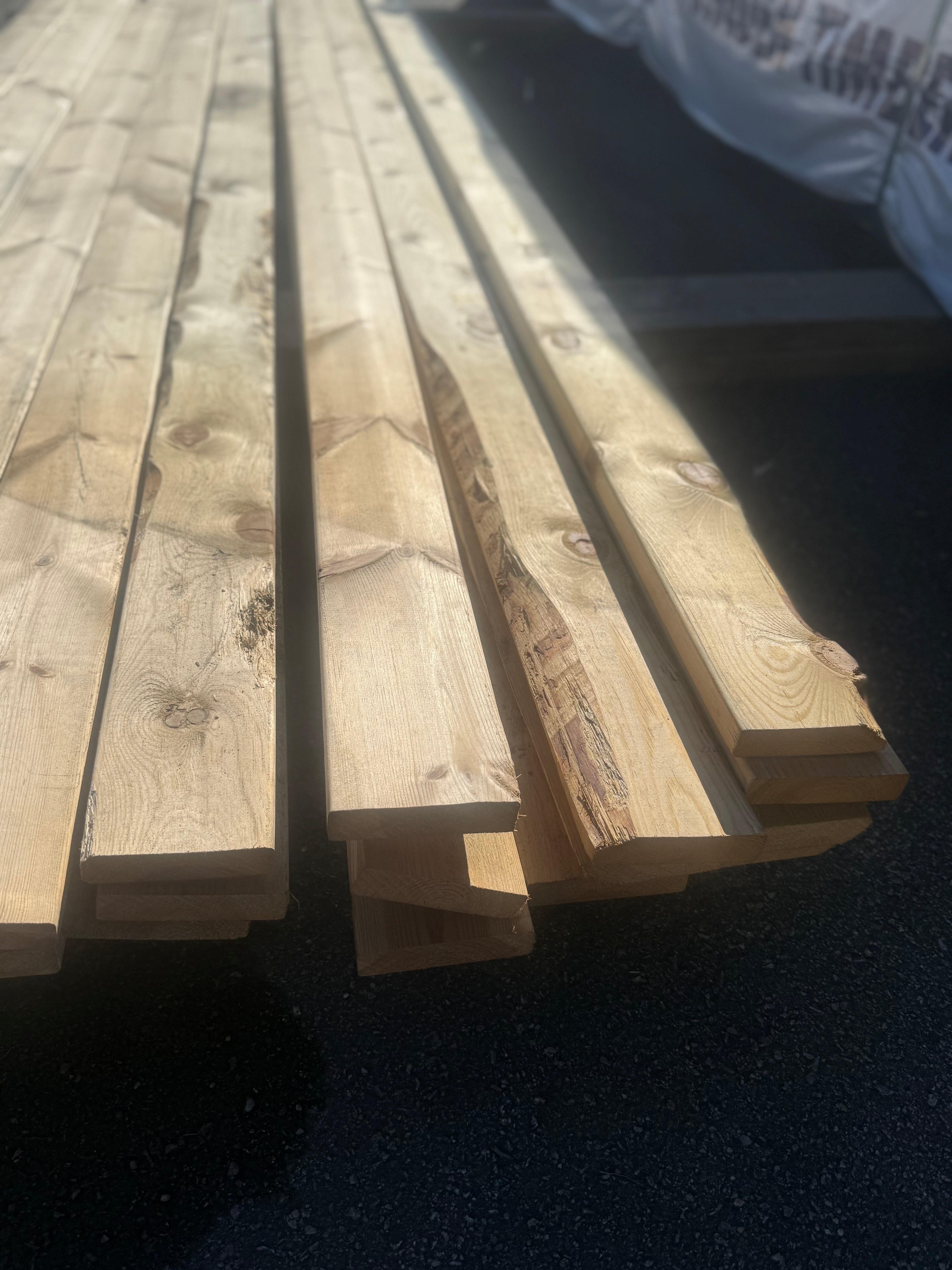 Paket Hyvlad 28x120mm 26st 4.20m – Andra sortering