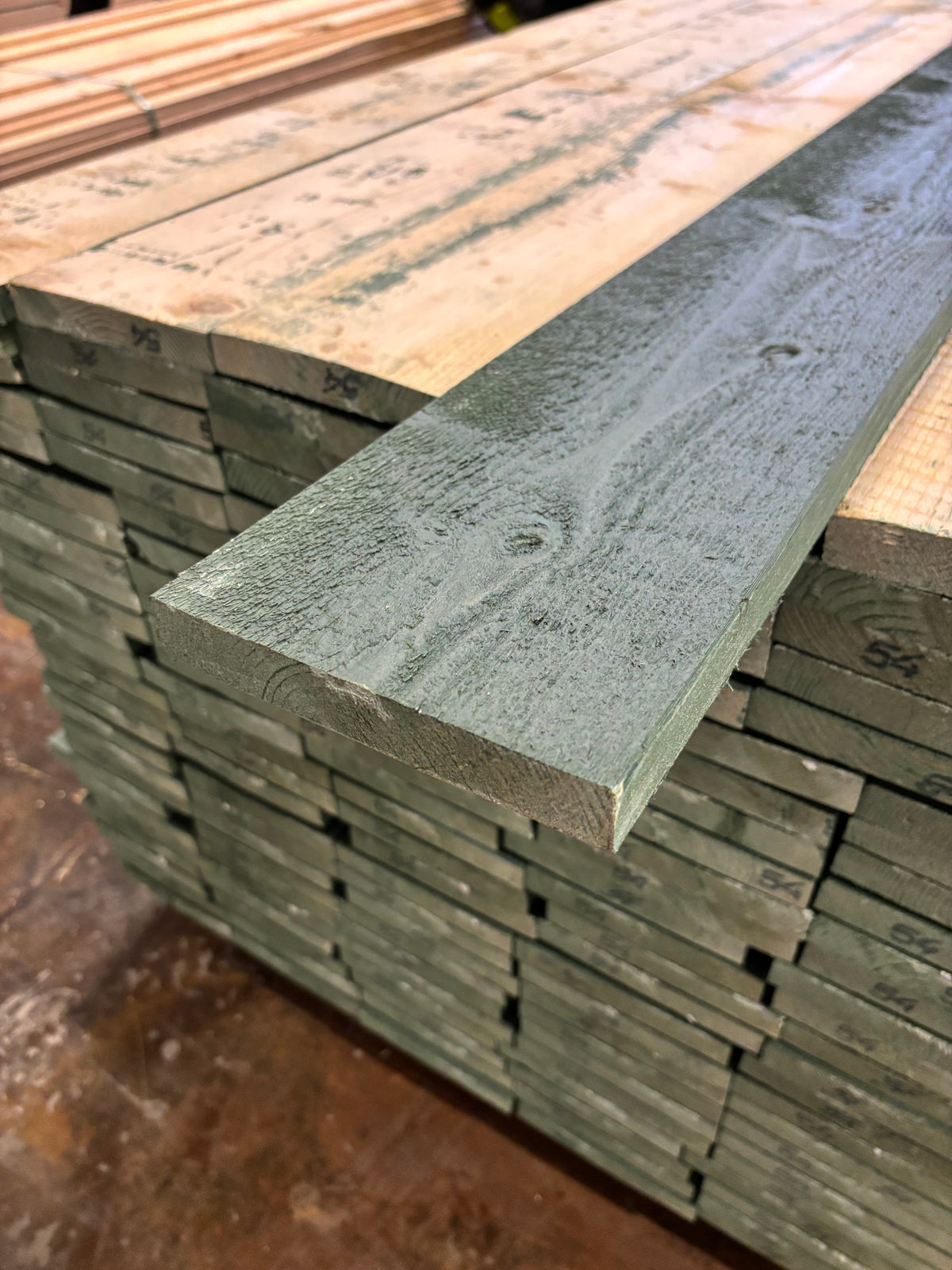 Paket Finsågade Brädor 22×145 mm Mellanstrukna 5,40 m – 175 st