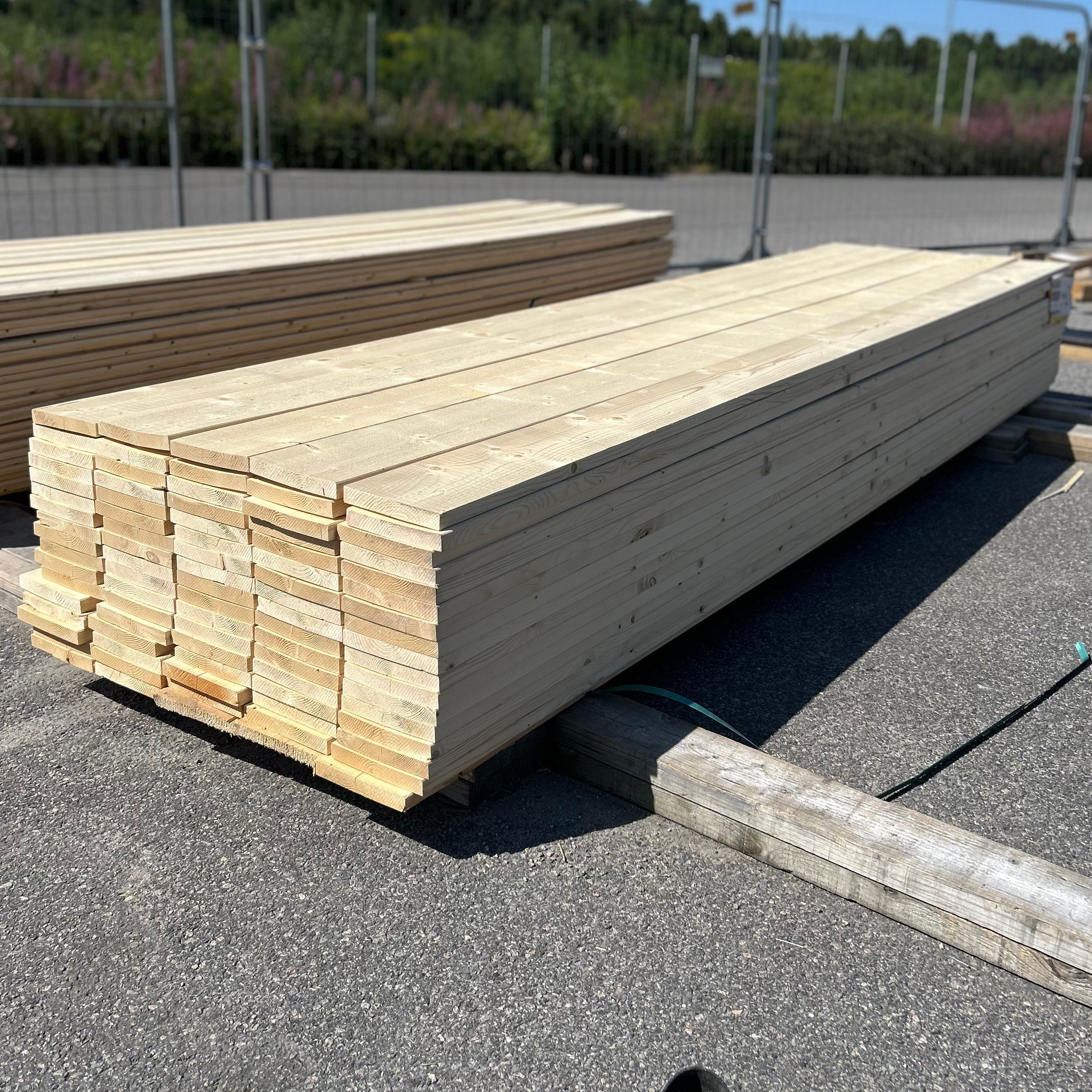 Paket Finsågade Brädor 28x195mm 85st 3.90m Obehandlad