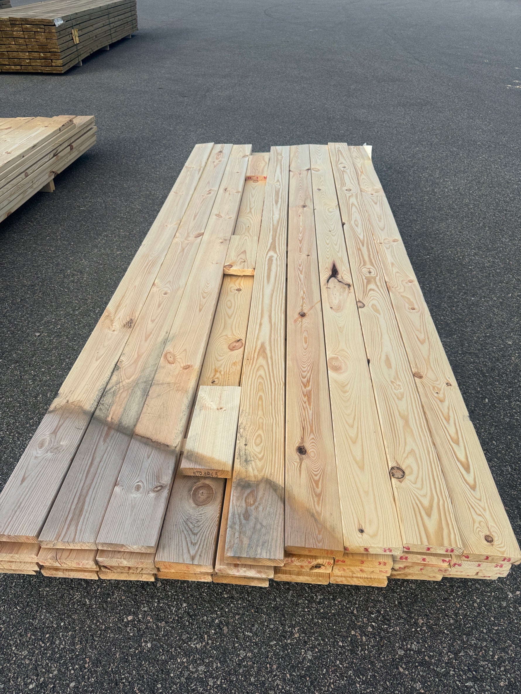 Paket Hyvlad 28x120 – 35st – 2.70 m – ANDRASORTERING