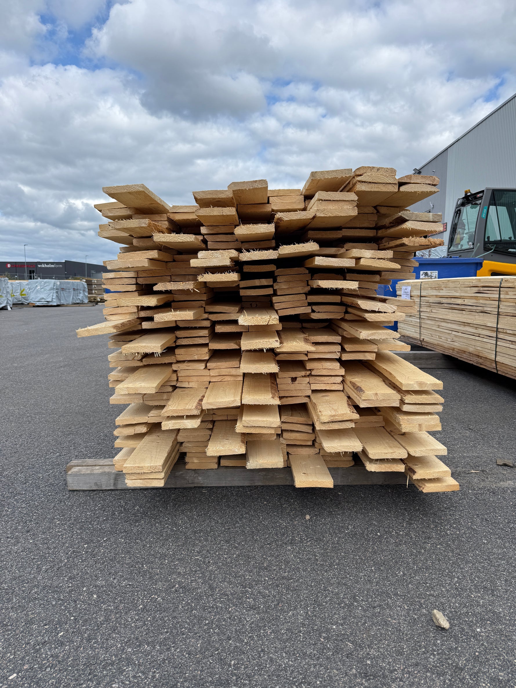 Paket Råsågade Brädor 22×125 mm – 411 st (2,40-3,90m)