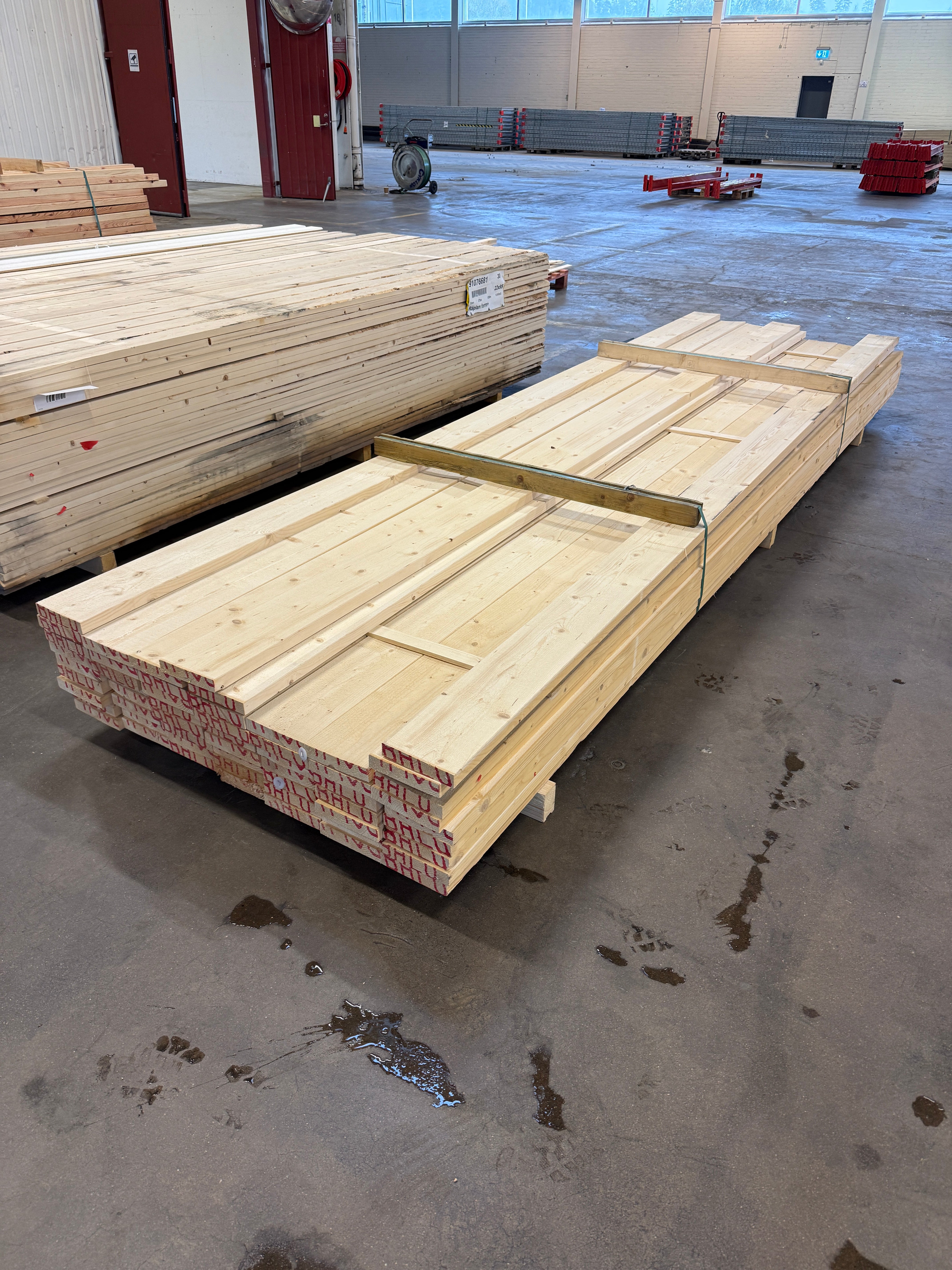 Paket Finsågade Brädor 28×145 mm – 3,90 m – 57 st